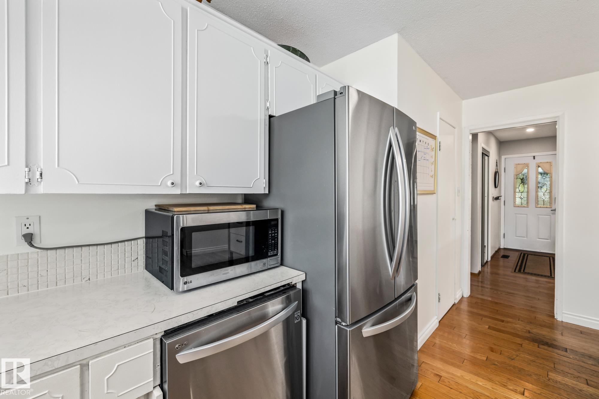 Photo 3 at 18 Burnham Avenue, Braeside, St. Albert