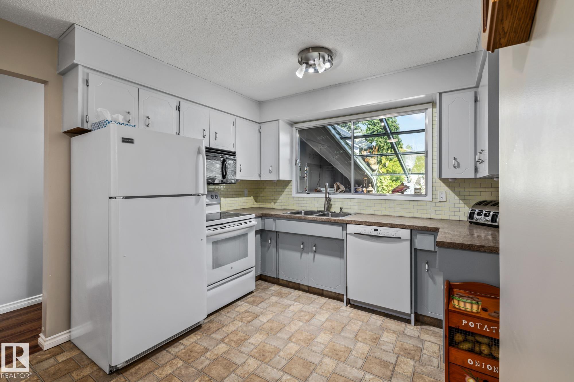 Photo 13 at 12250 143 Avenue NW, Carlisle, Edmonton