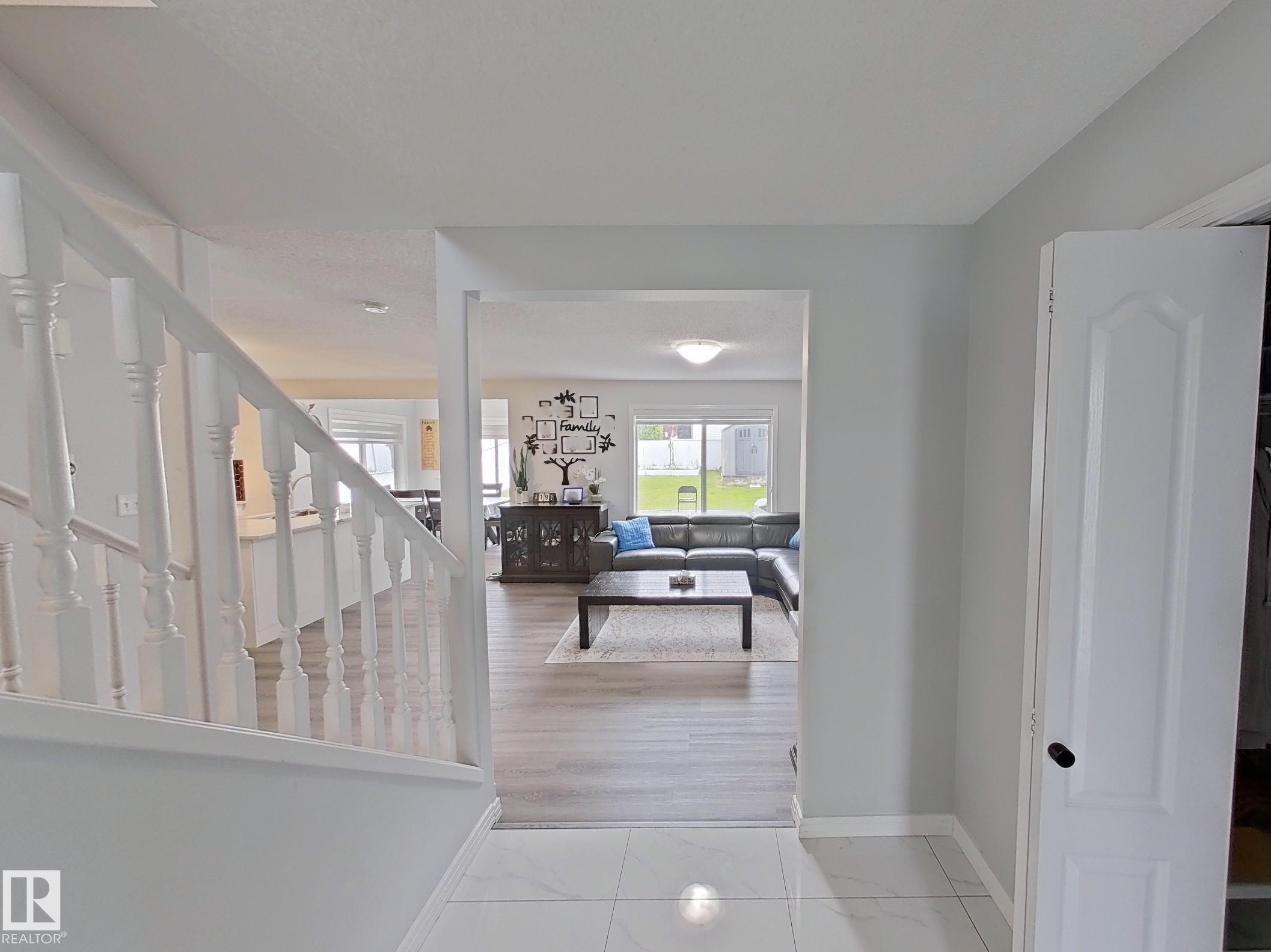 Photo 4 at 315 Wild Rose Way NW, Wild Rose, Edmonton