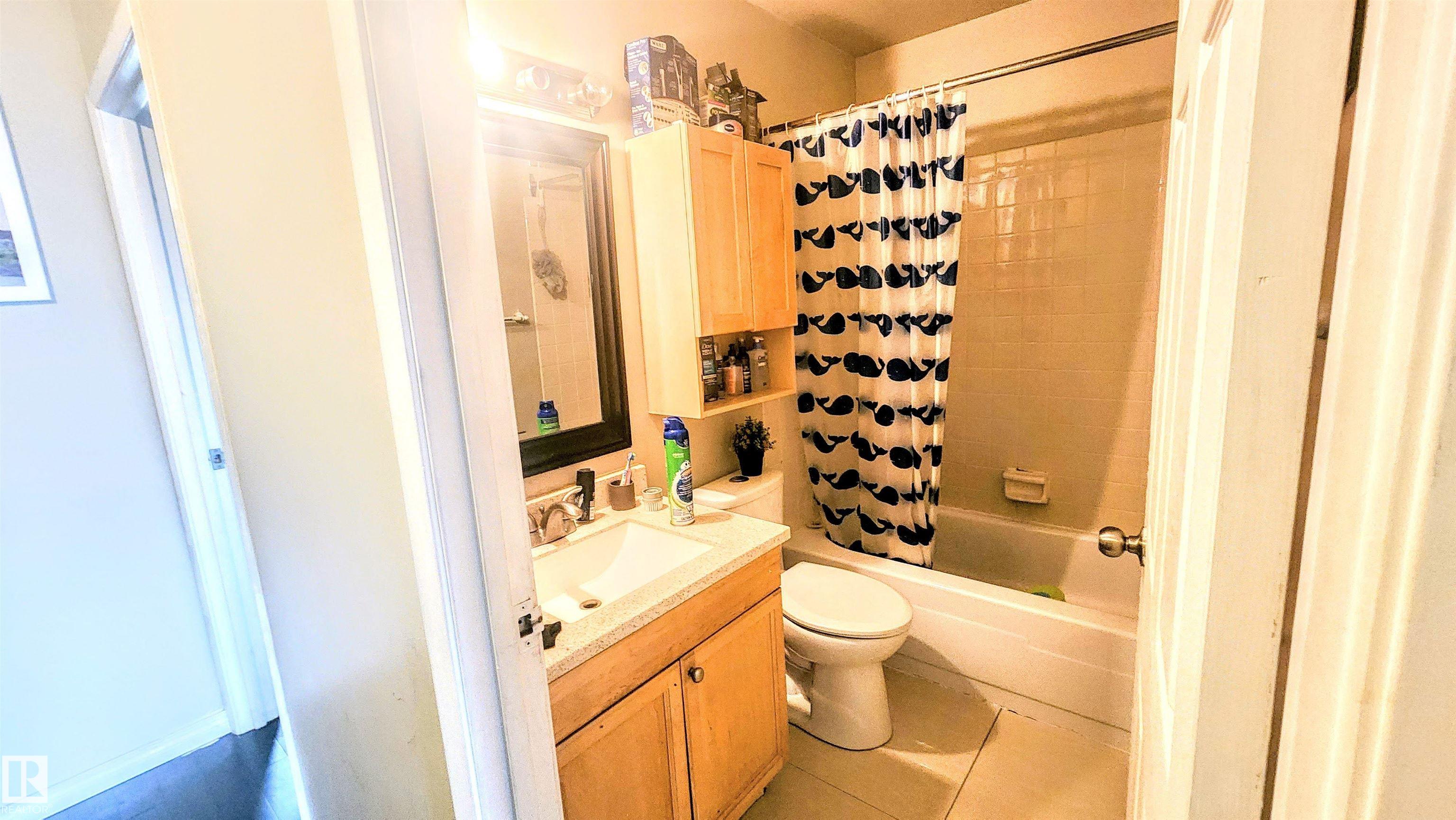Photo 18 at 704 Abbottsfield Road NW, Abbottsfield, Edmonton