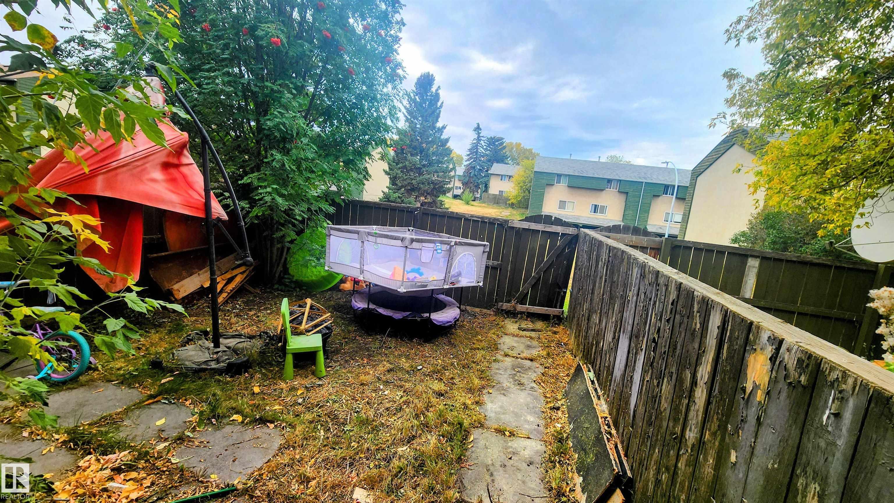 Photo 3 at 704 Abbottsfield Road NW, Abbottsfield, Edmonton