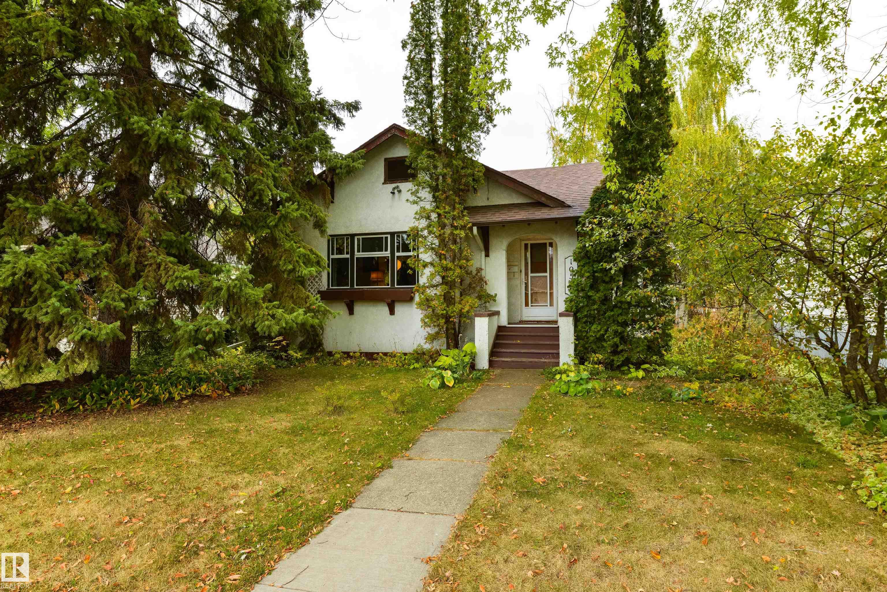 10520 74 Avenue NW, Queen Alexandra, Edmonton 