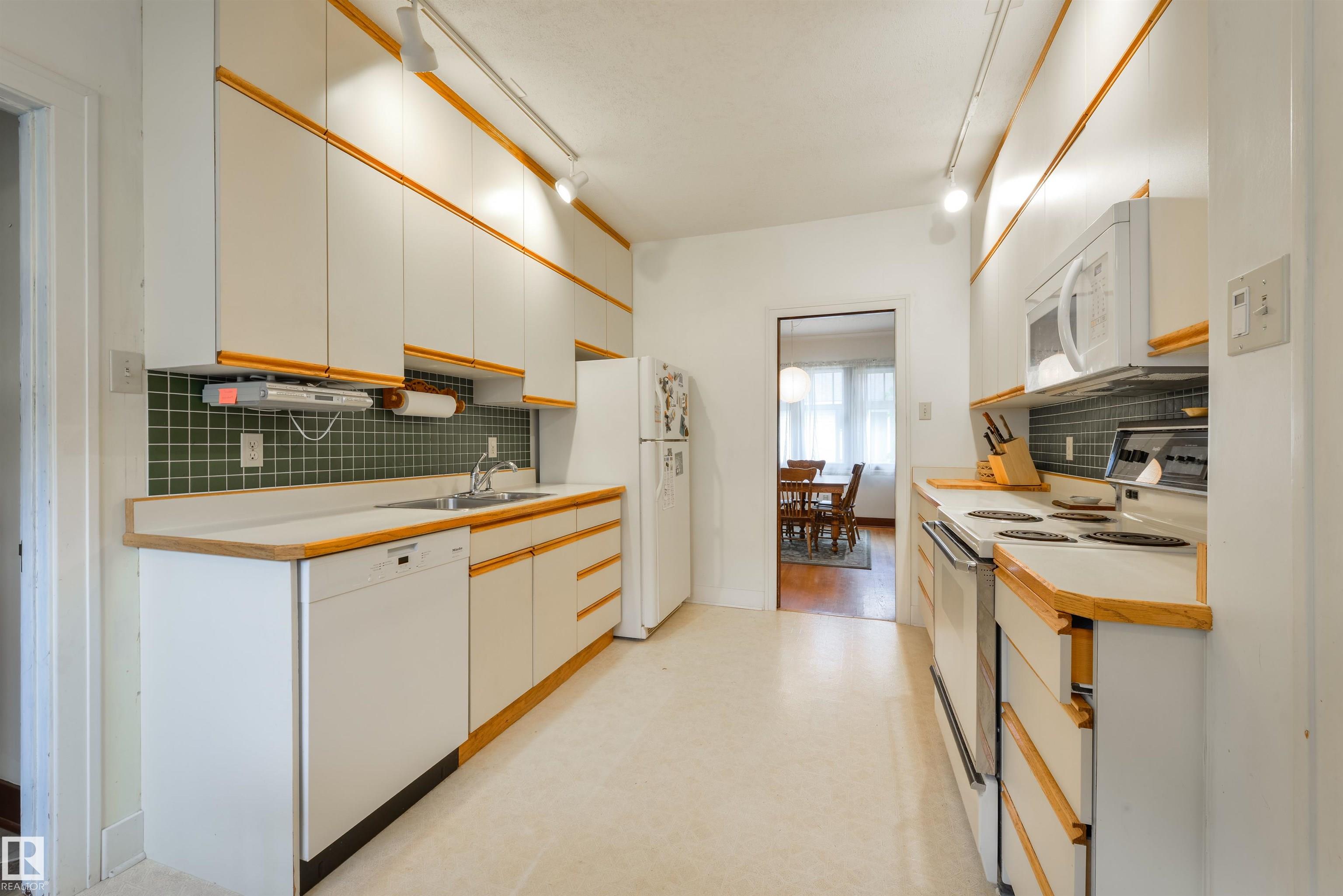 Photo 13 at 10520 74 Avenue NW, Queen Alexandra, Edmonton