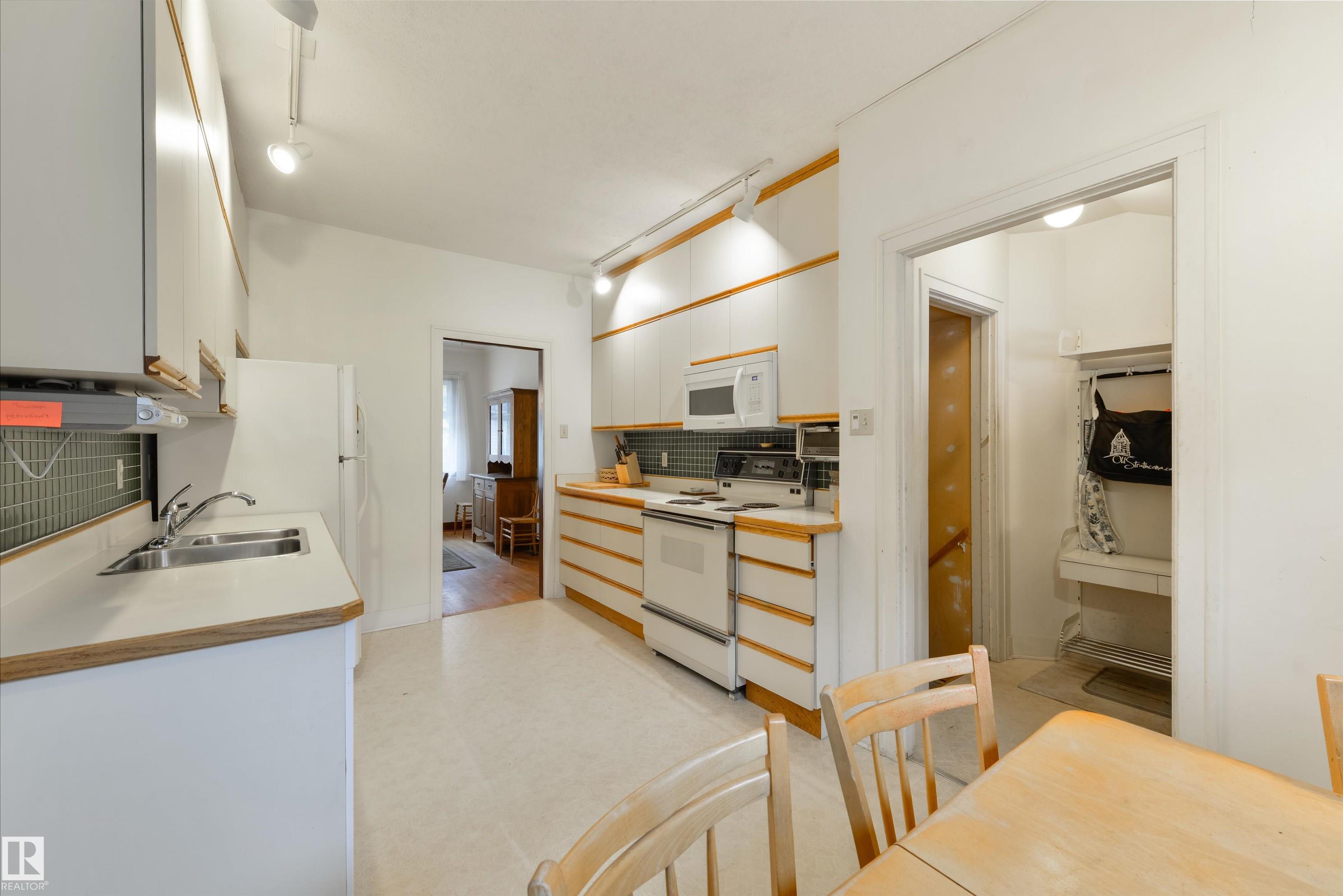 Photo 14 at 10520 74 Avenue NW, Queen Alexandra, Edmonton