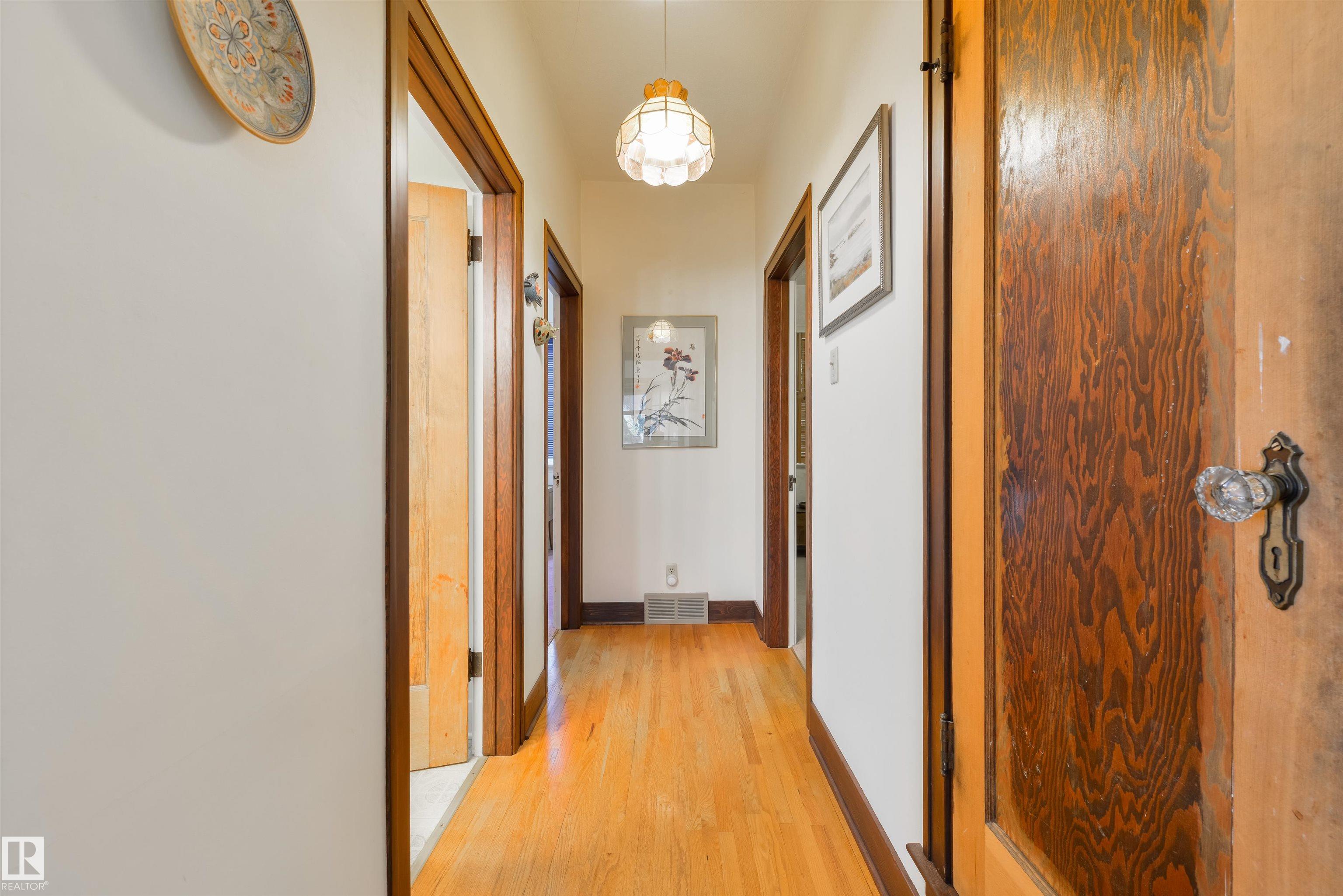 Photo 15 at 10520 74 Avenue NW, Queen Alexandra, Edmonton
