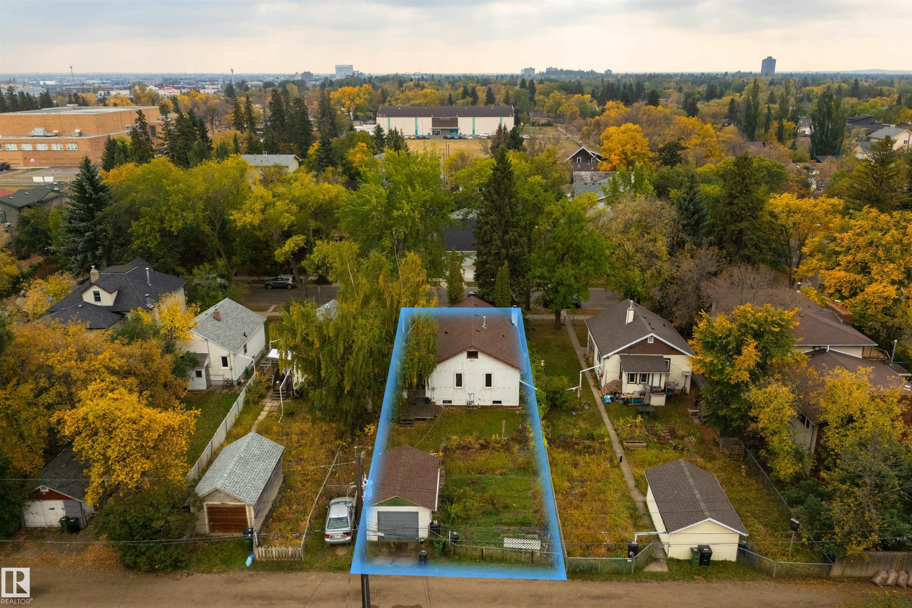 Photo 3 at 10520 74 Avenue NW, Queen Alexandra, Edmonton
