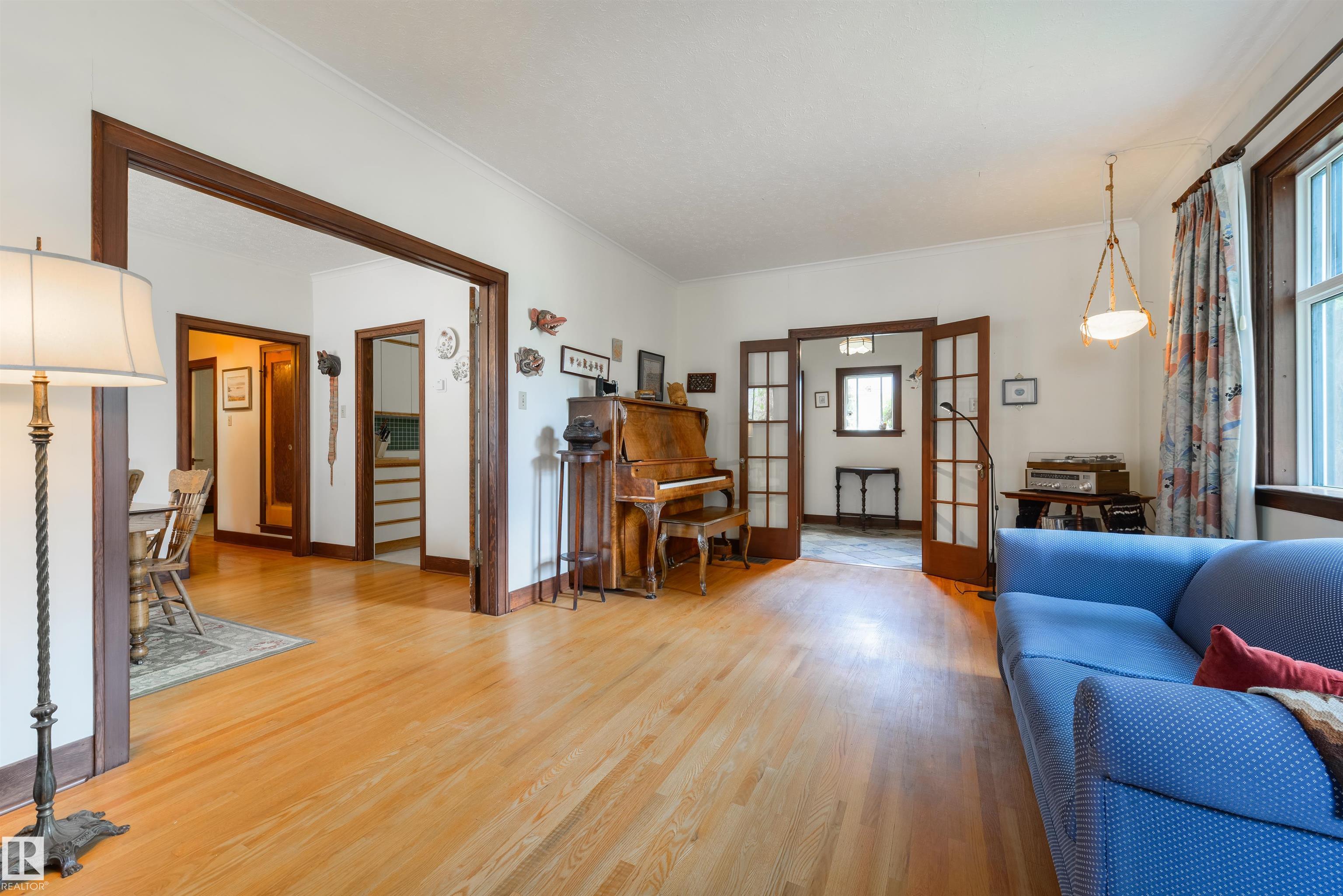 Photo 8 at 10520 74 Avenue NW, Queen Alexandra, Edmonton