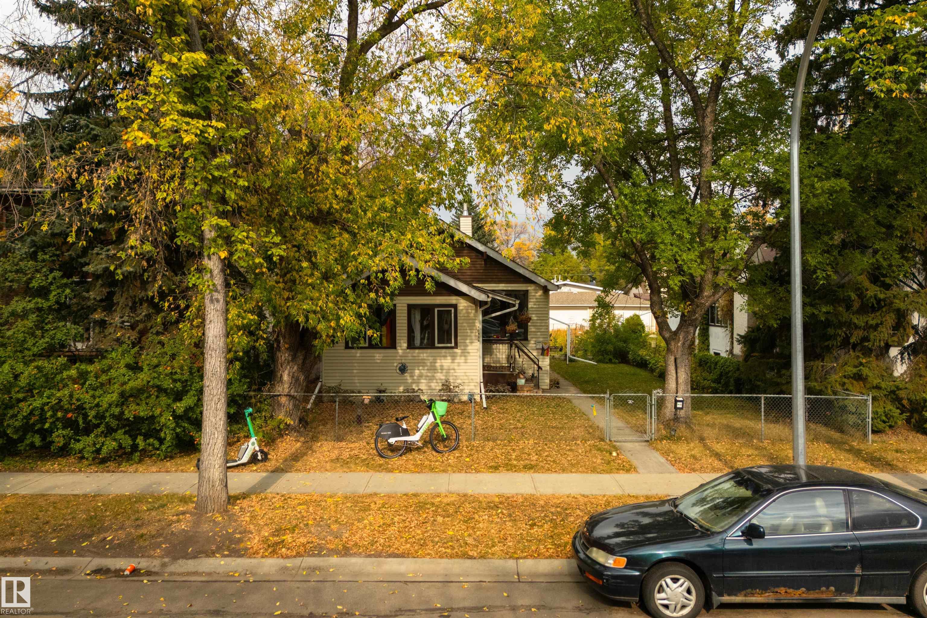 Photo 14 at 10526 74 Avenue NW, Queen Alexandra, Edmonton