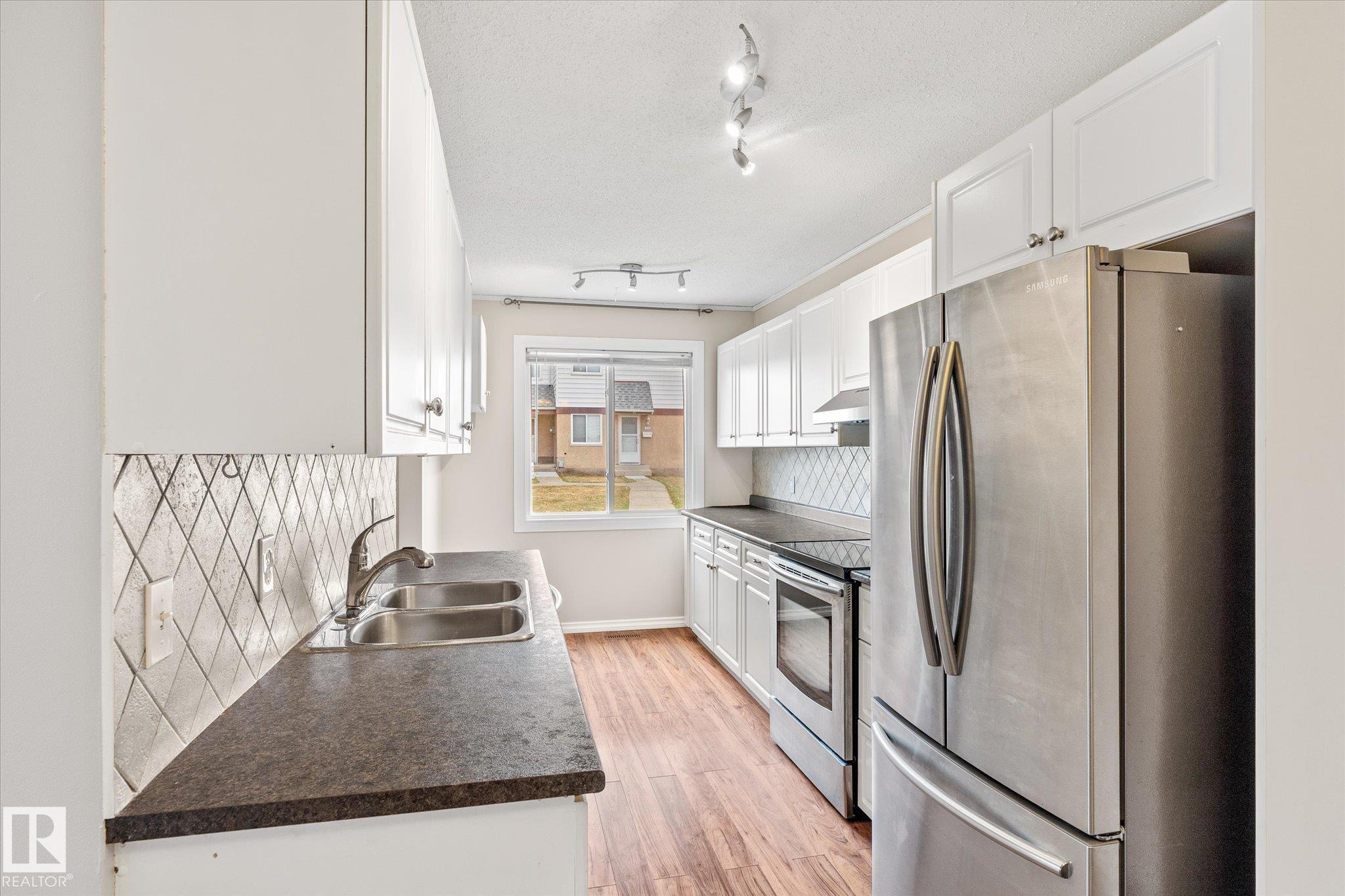 Photo 11 at 5C Twin Terrace NW, Tweddle Place, Edmonton