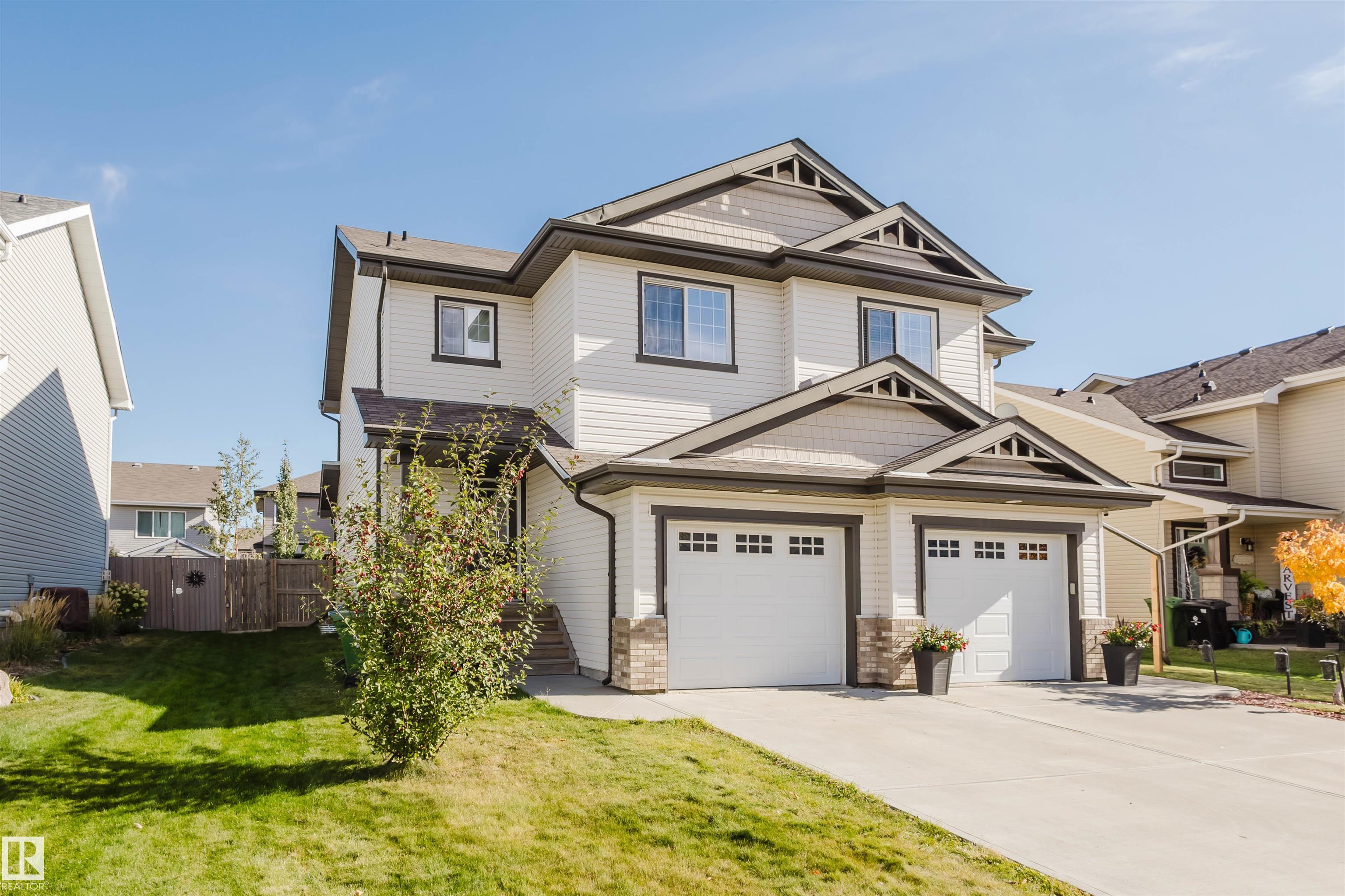 Photo 2 at 33 Catalina Court, Sienna, Fort Saskatchewan