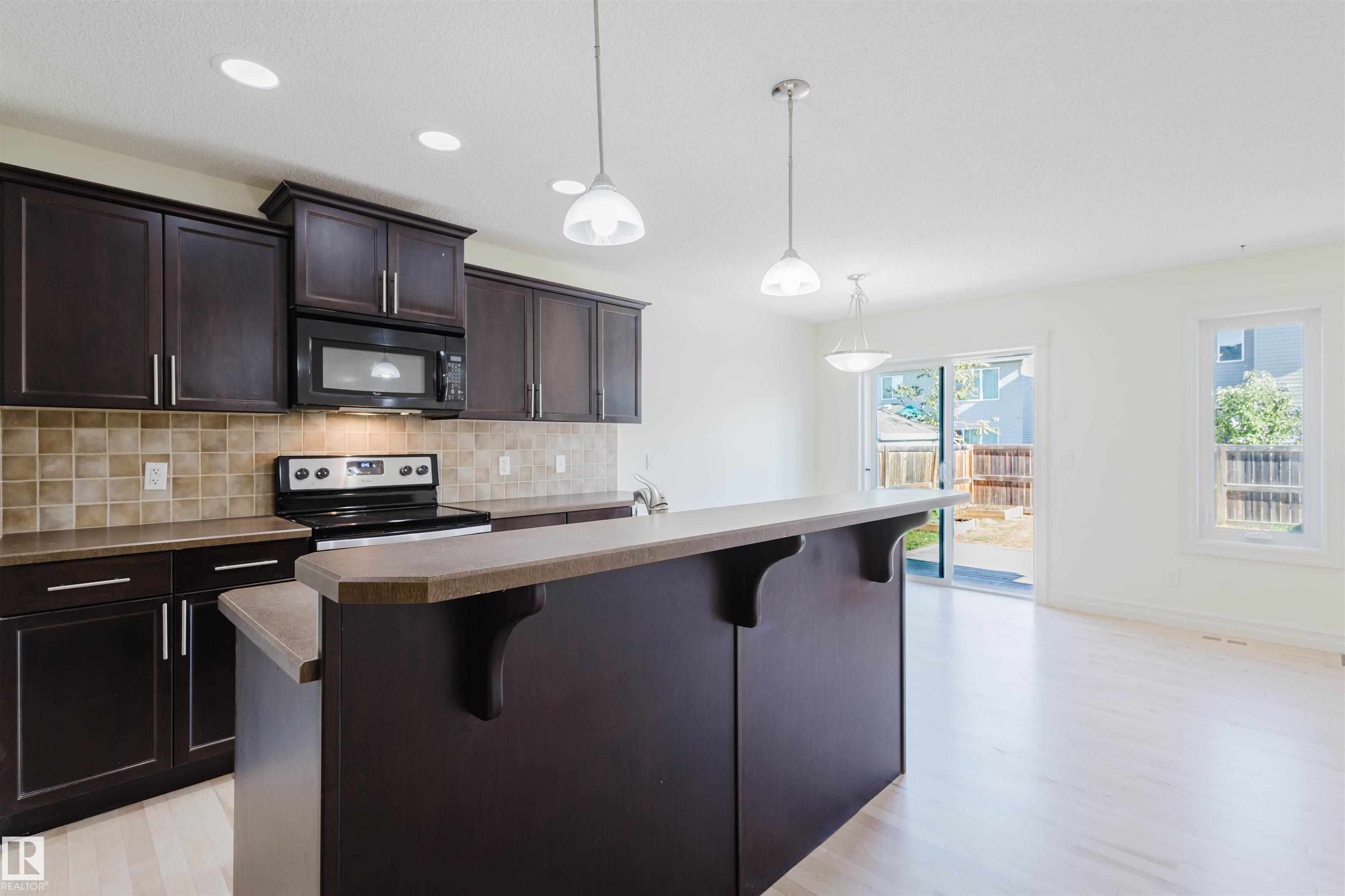 Photo 5 at 33 Catalina Court, Sienna, Fort Saskatchewan