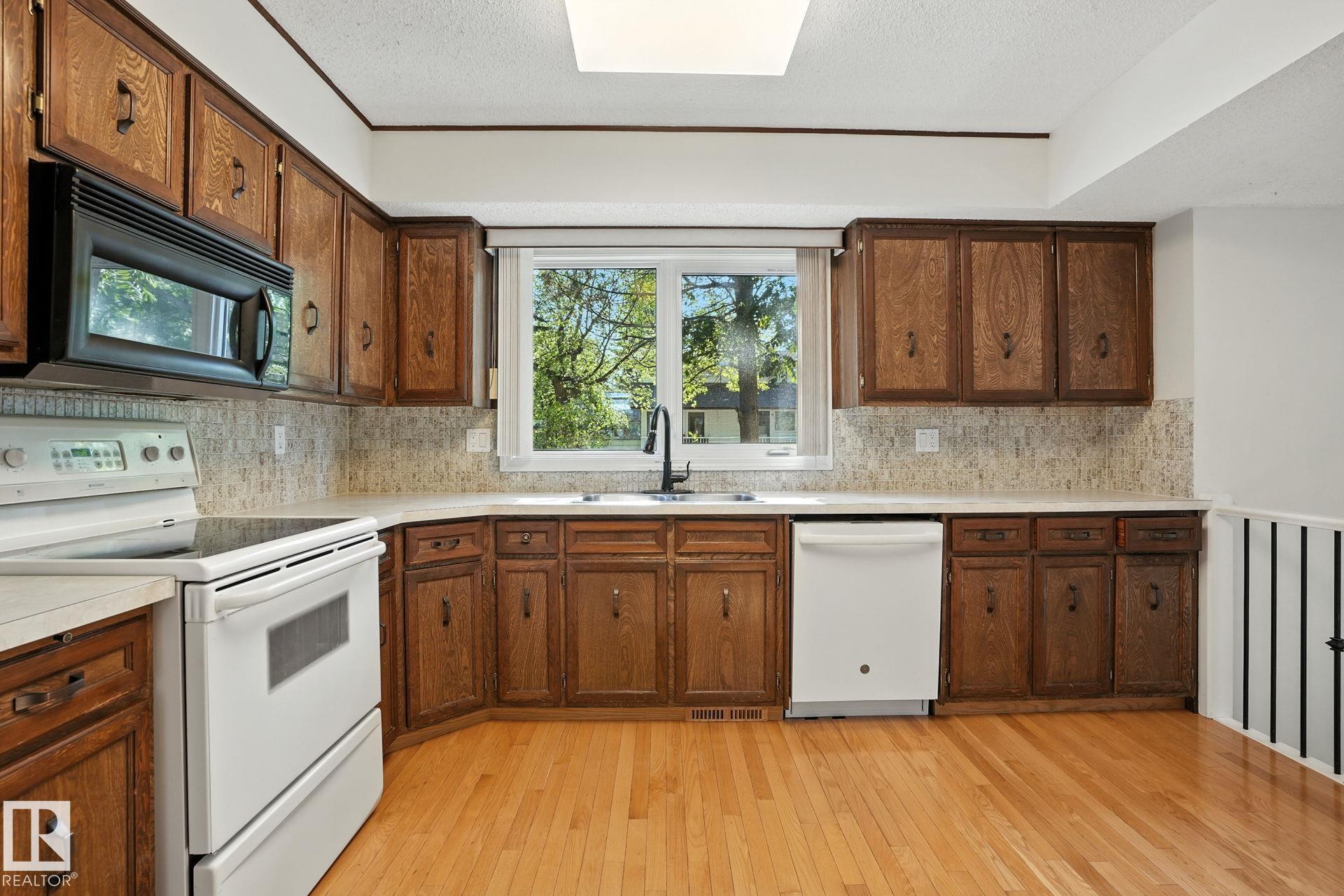Photo 11 at 4 Glen Meadow Crescent, Grandin, St. Albert