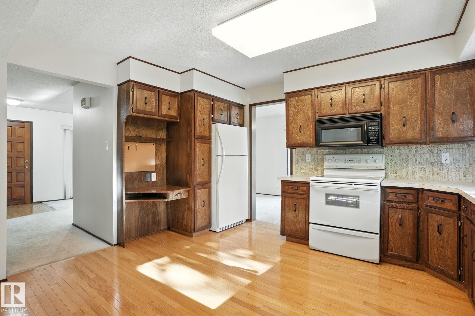 Photo 12 at 4 Glen Meadow Crescent, Grandin, St. Albert