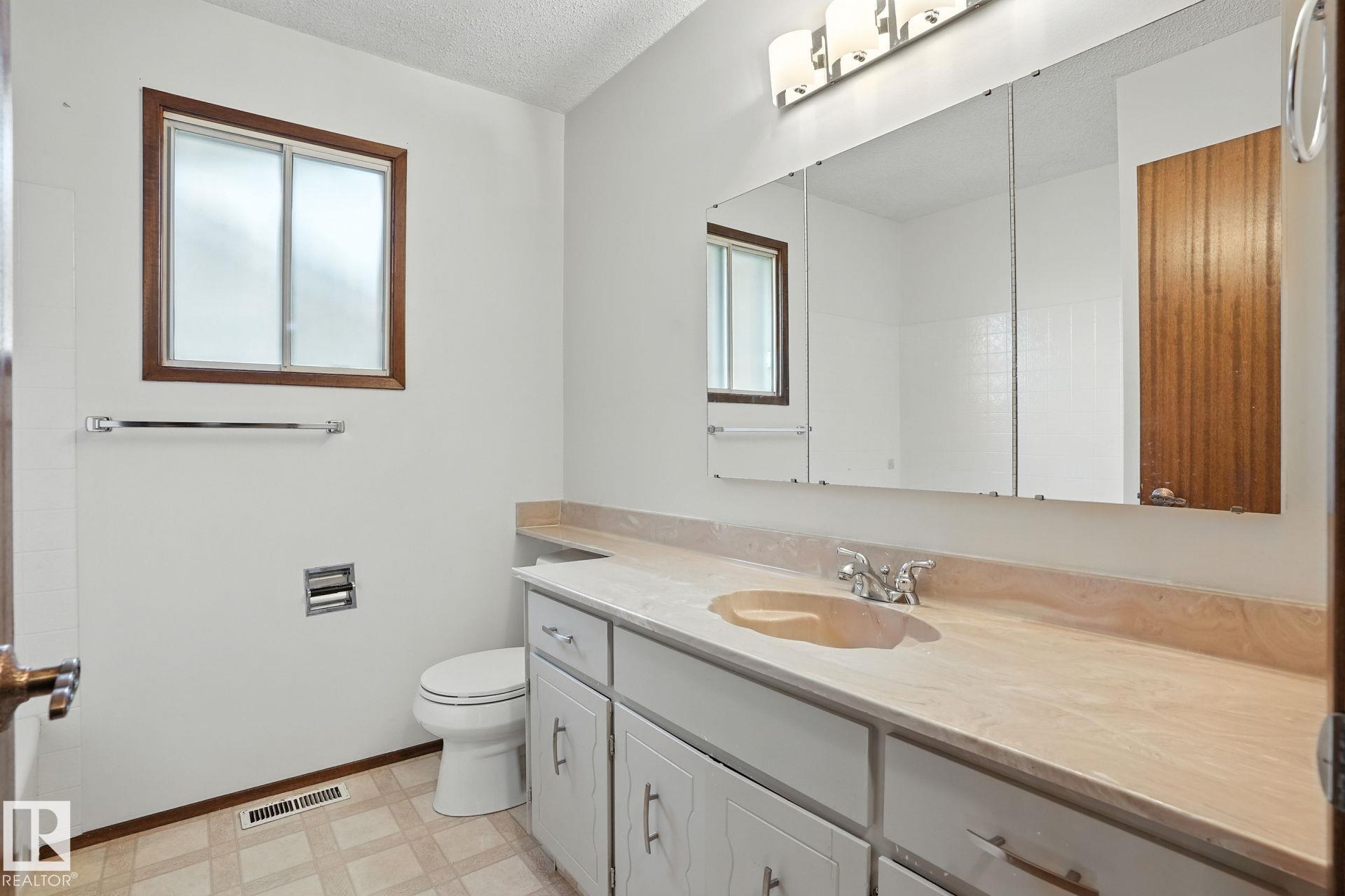 Photo 24 at 4 Glen Meadow Crescent, Grandin, St. Albert