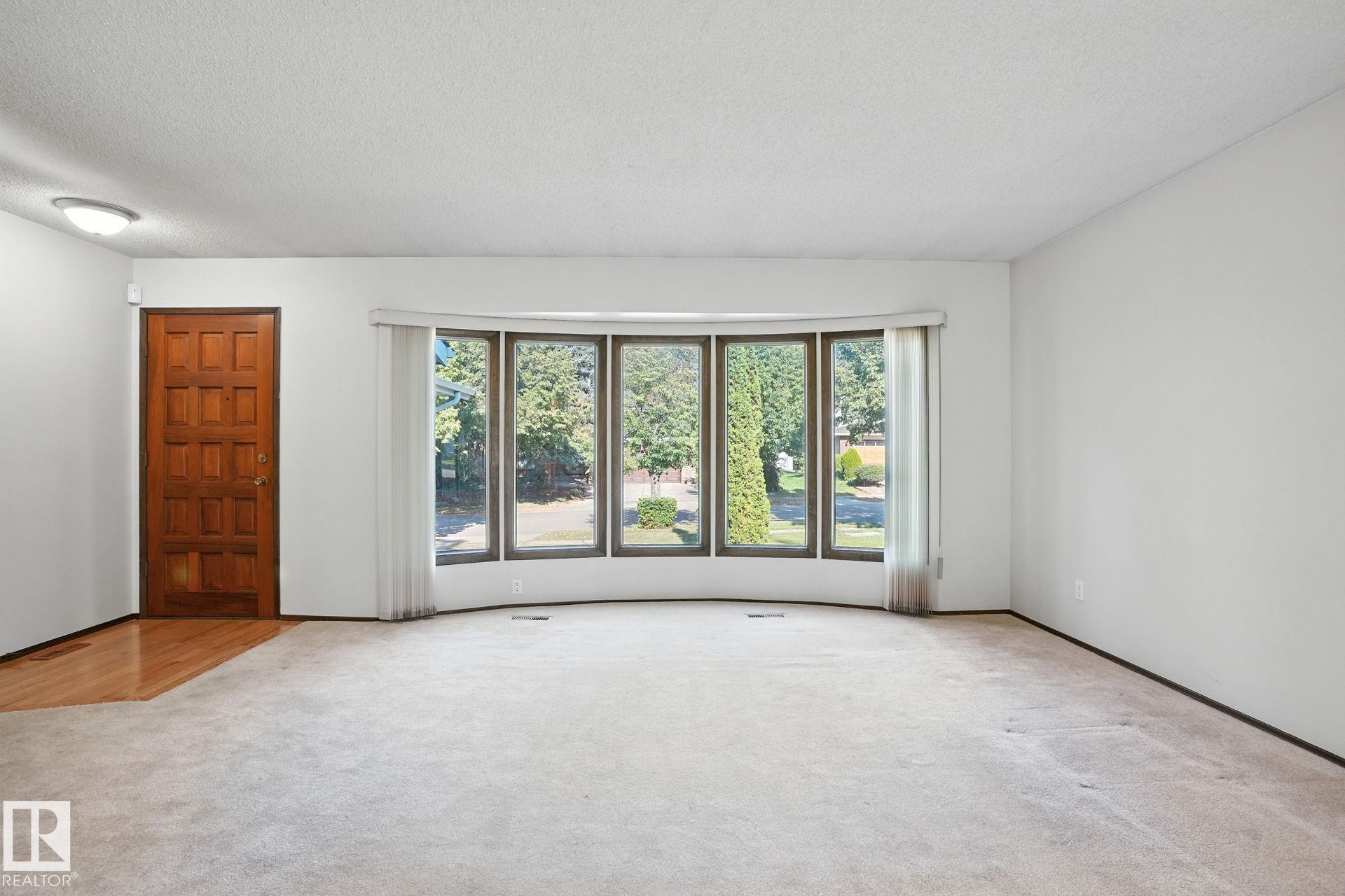 Photo 5 at 4 Glen Meadow Crescent, Grandin, St. Albert