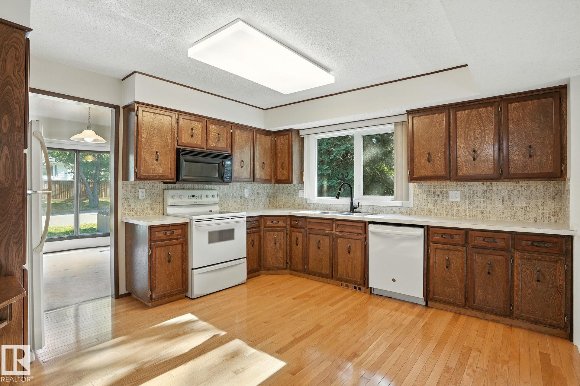 Photo 10 at 4 Glen Meadow Crescent, Grandin, St. Albert