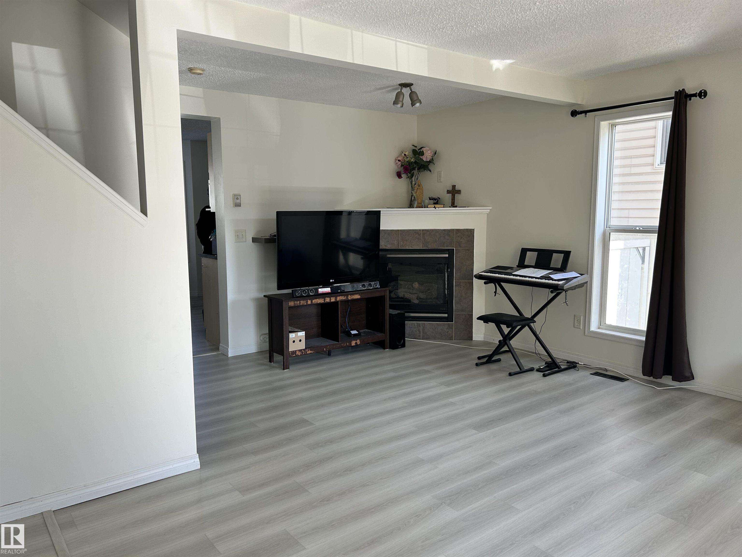 Photo 2 at 1914 37 Avenue NW, Wild Rose, Edmonton