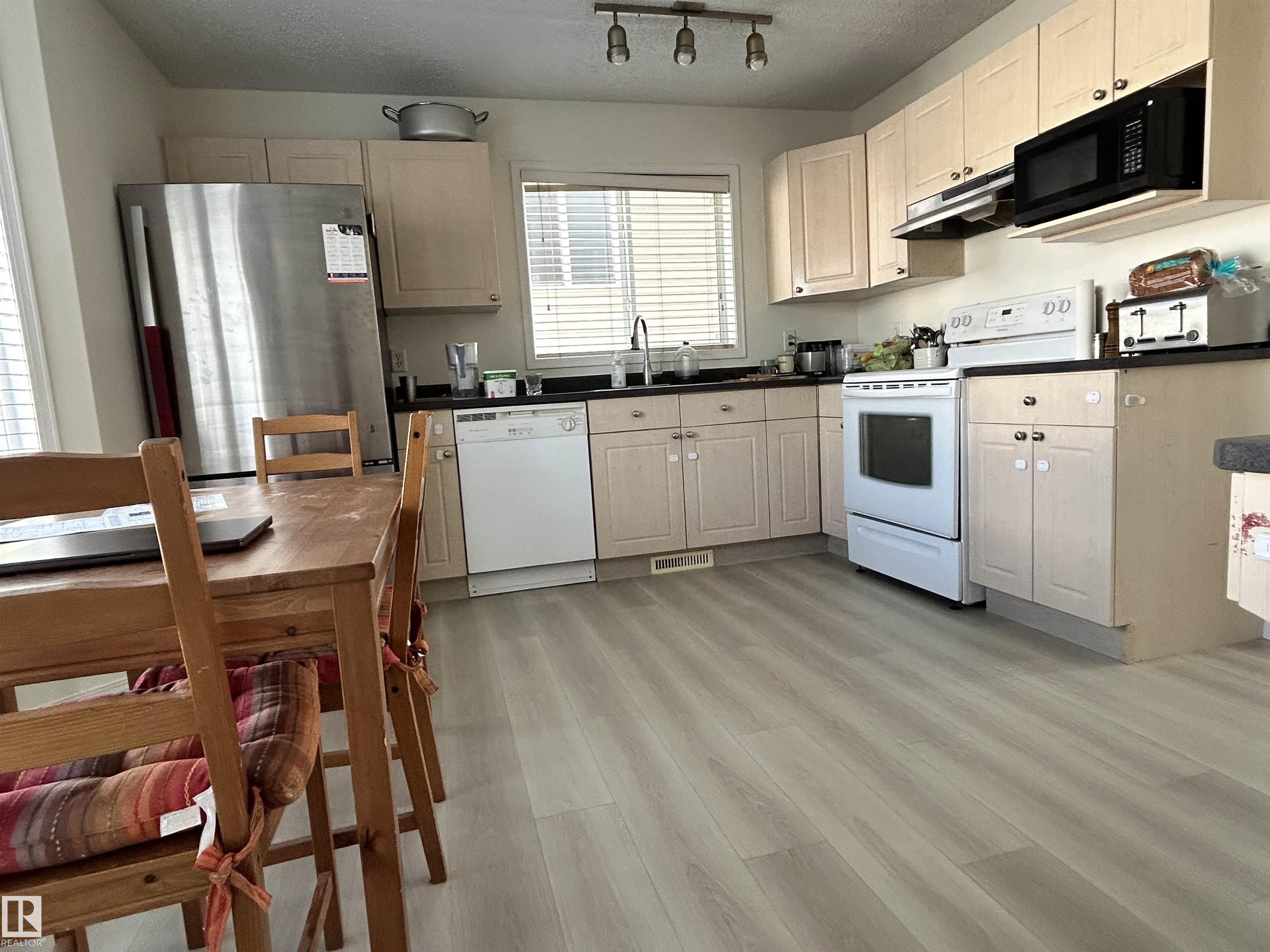 Photo 3 at 1914 37 Avenue NW, Wild Rose, Edmonton