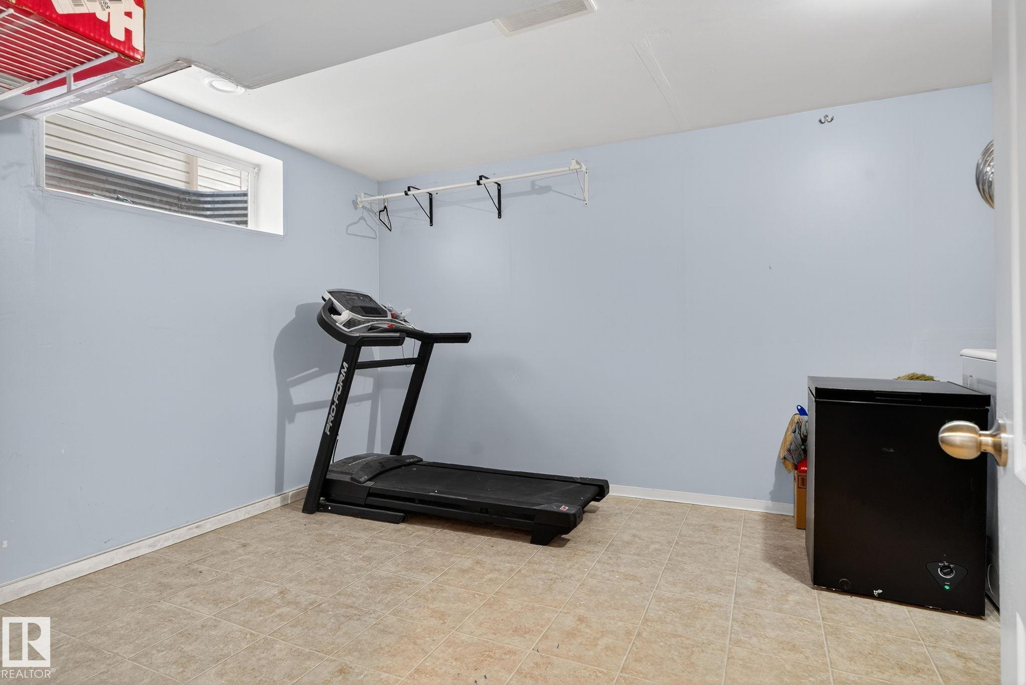 Photo 29 at 1914 37 Avenue NW, Wild Rose, Edmonton