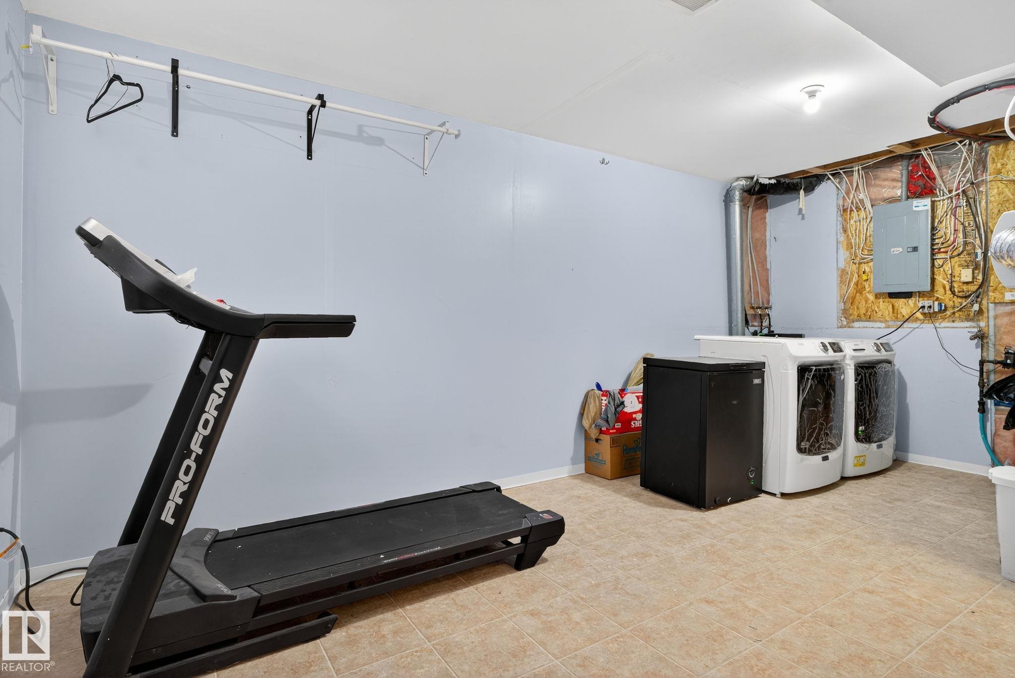 Photo 30 at 1914 37 Avenue NW, Wild Rose, Edmonton