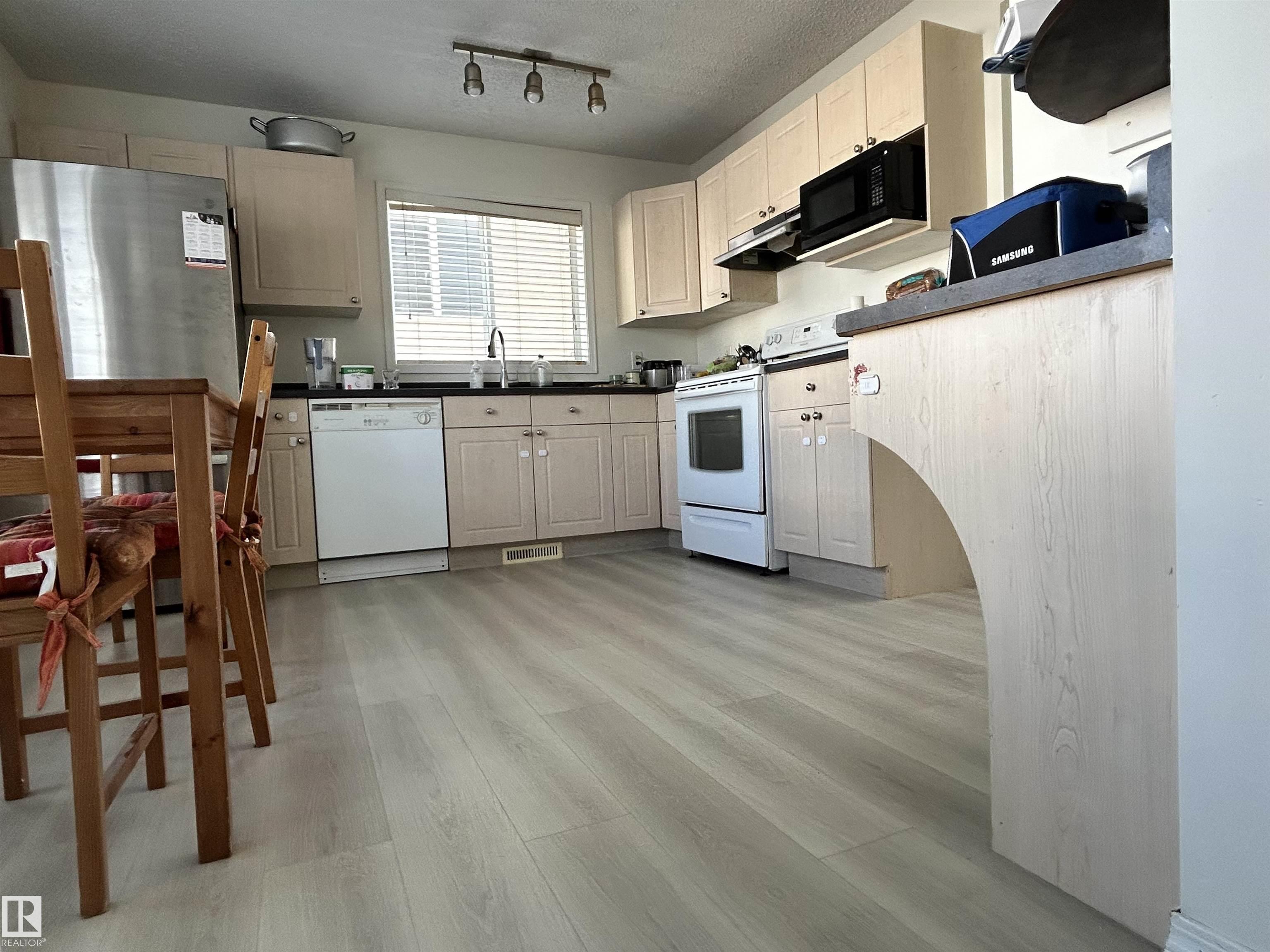 Photo 4 at 1914 37 Avenue NW, Wild Rose, Edmonton