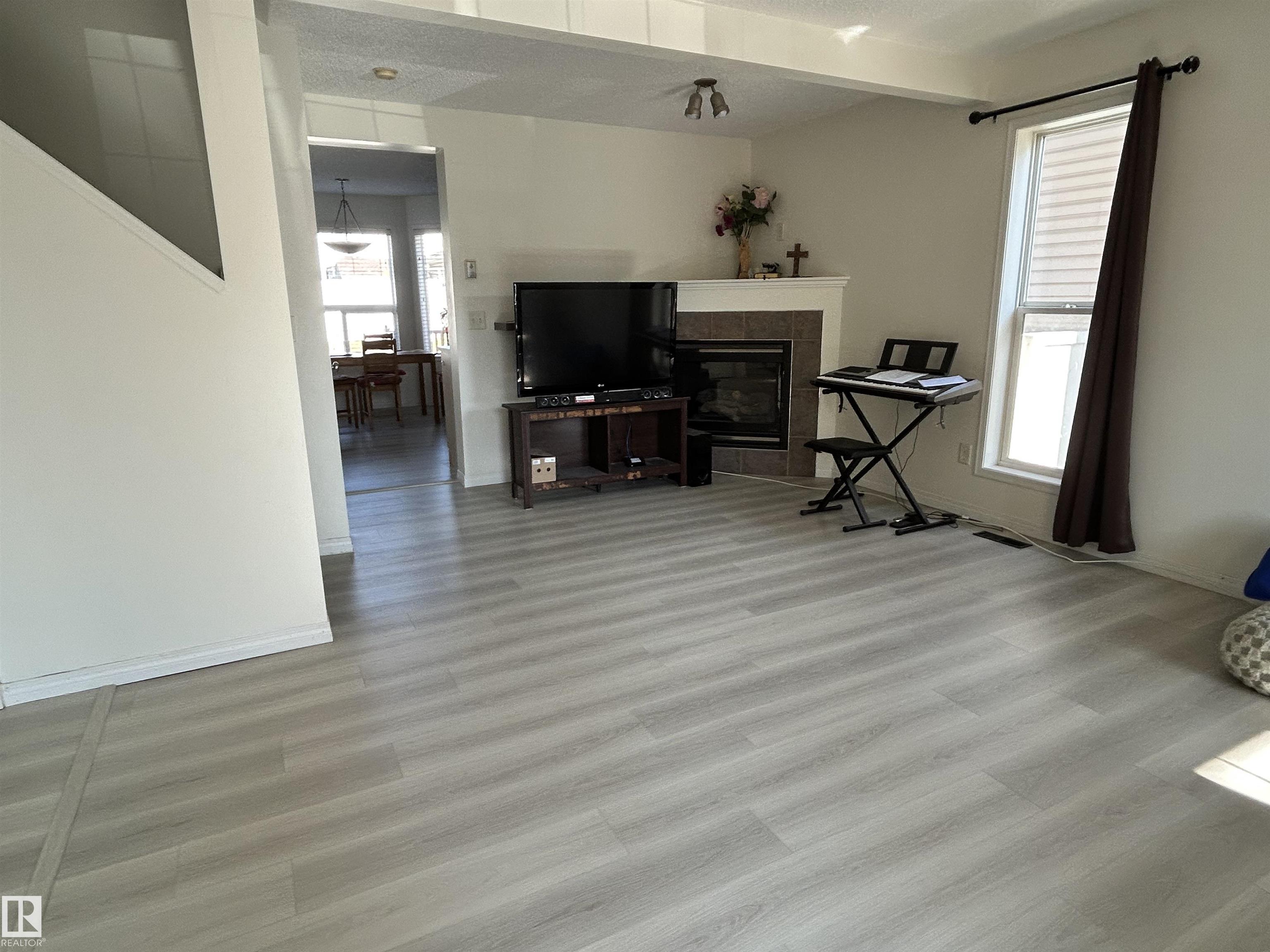 Photo 5 at 1914 37 Avenue NW, Wild Rose, Edmonton