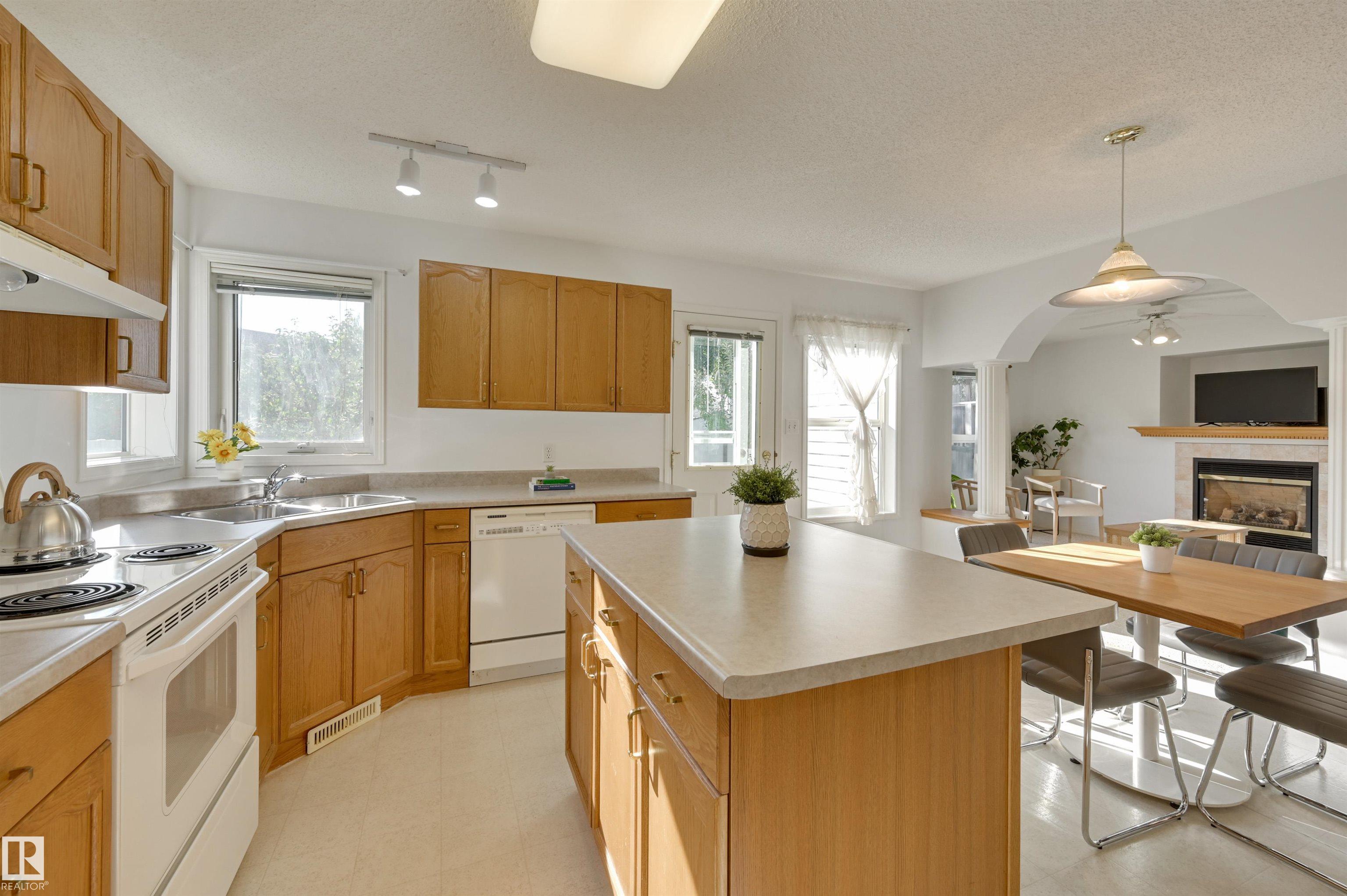 Photo 8 at 13739 130 Avenue NW, Athlone, Edmonton