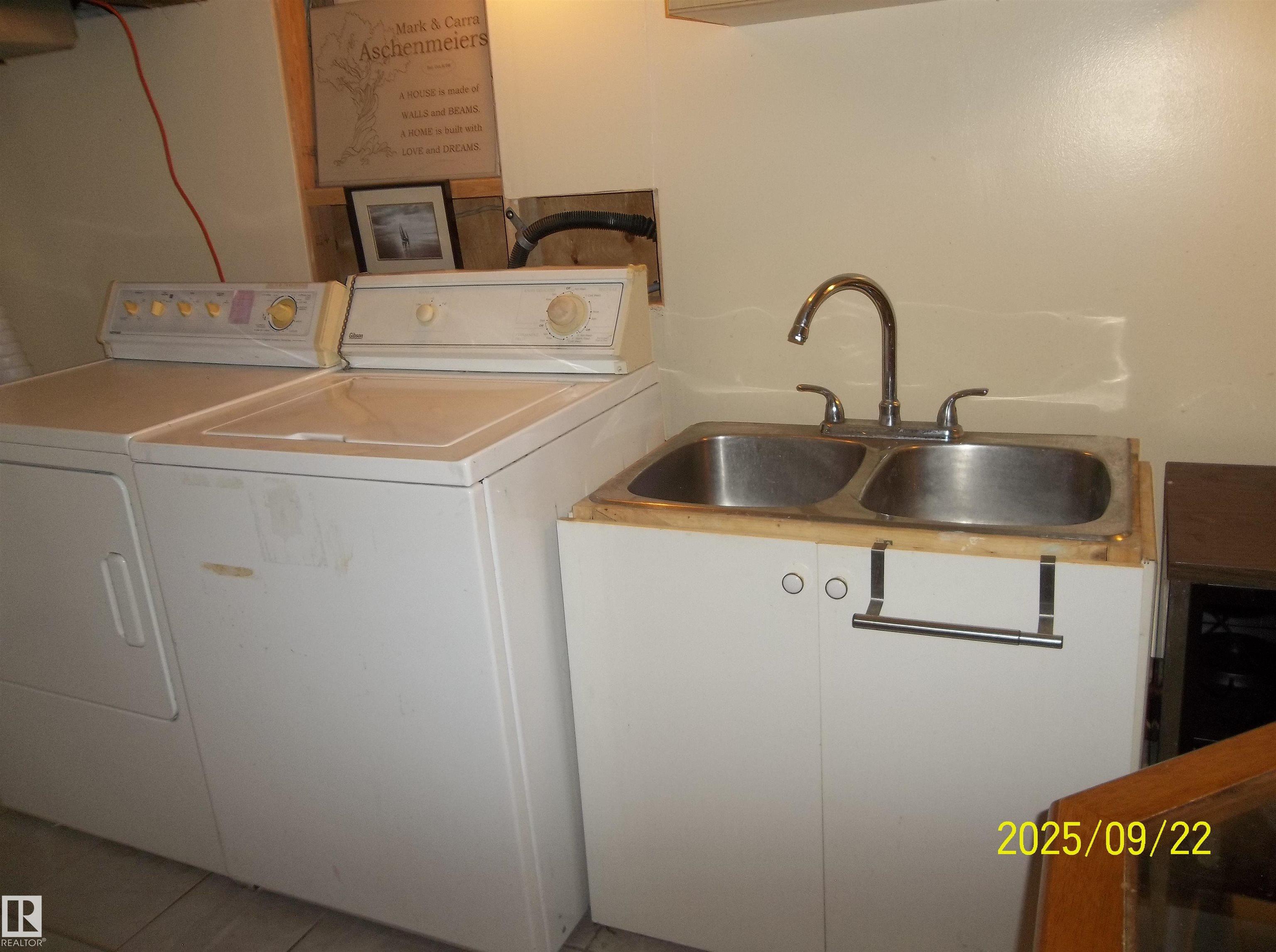 Photo 18 at 11824 79 Street NW, Eastwood, Edmonton