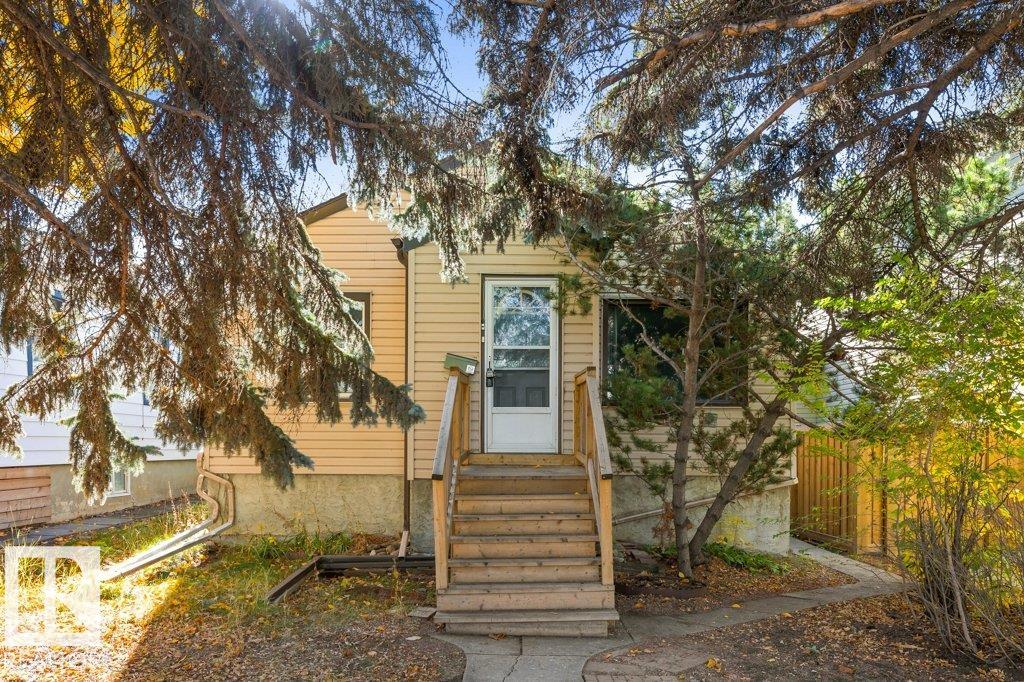 10749 72 Avenue NW, Queen Alexandra, Edmonton 