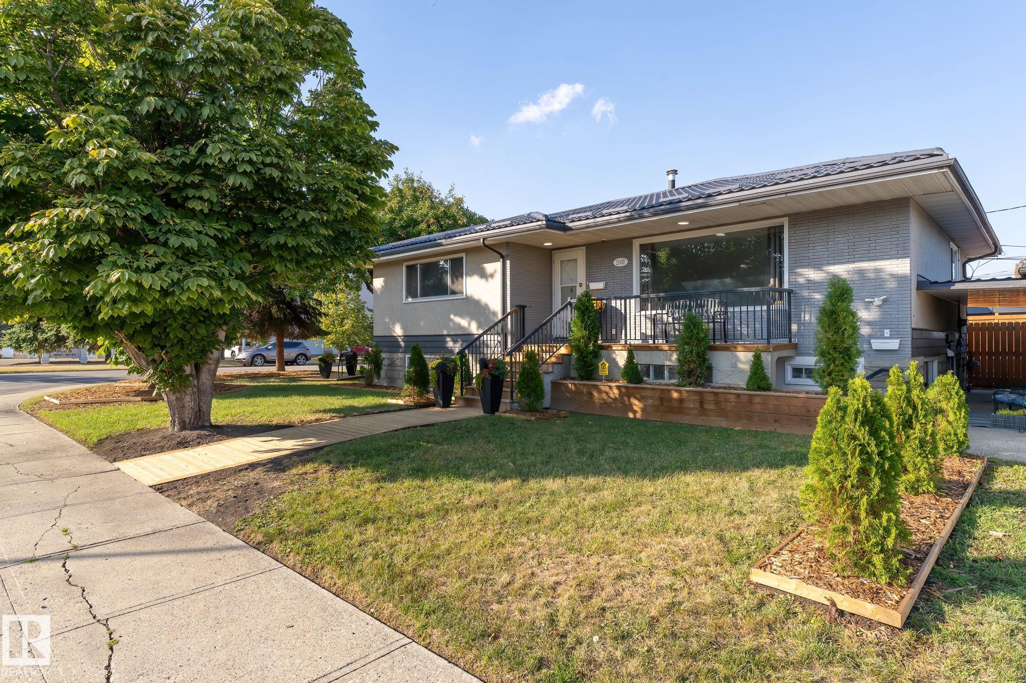 Photo 5 at 12410 134 Avenue NW, Kensington, Edmonton