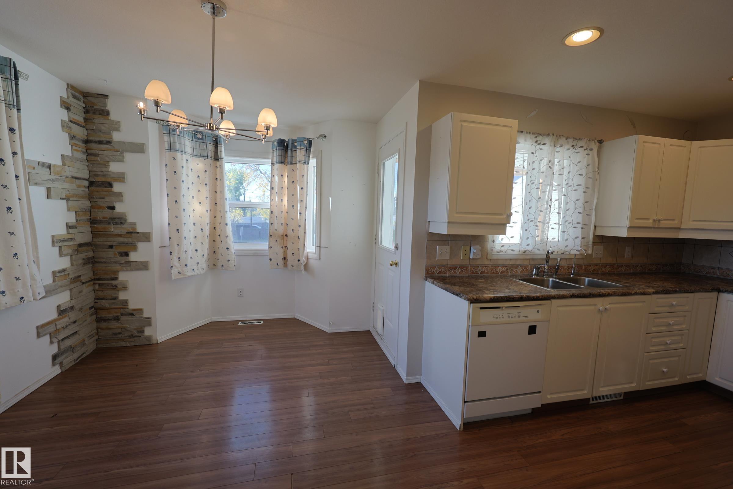 Photo 15 at 9447 156 Street NW, Sherwood, Edmonton