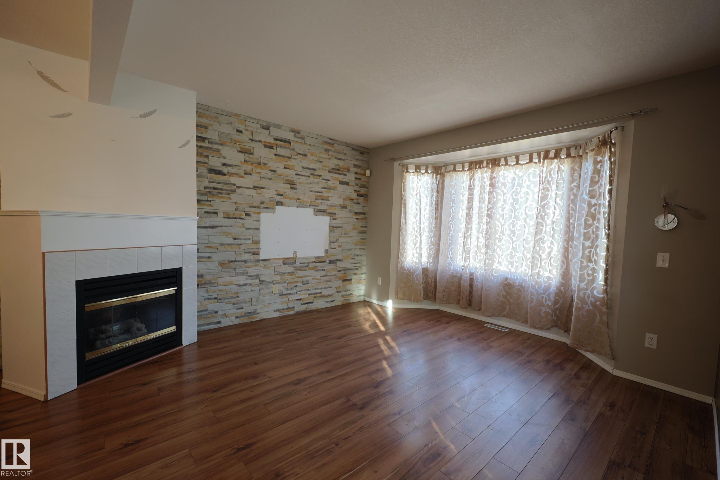 Photo 4 at 9447 156 Street NW, Sherwood, Edmonton