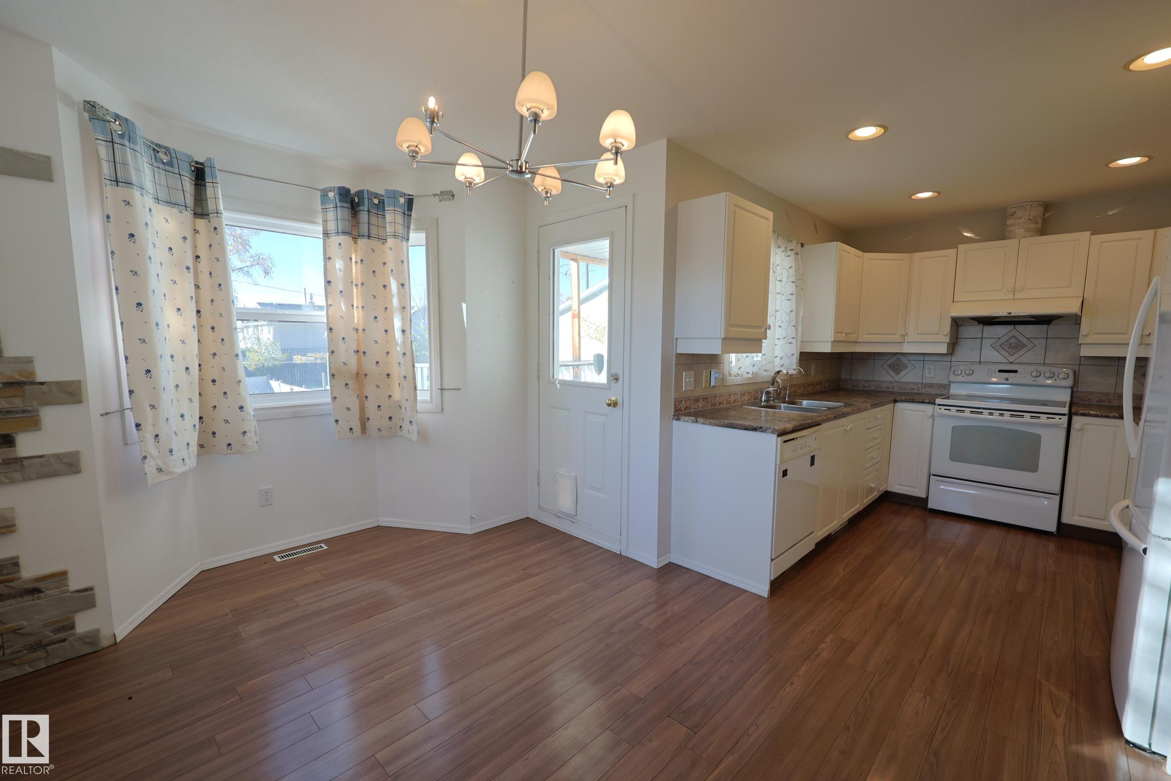 Photo 5 at 9447 156 Street NW, Sherwood, Edmonton