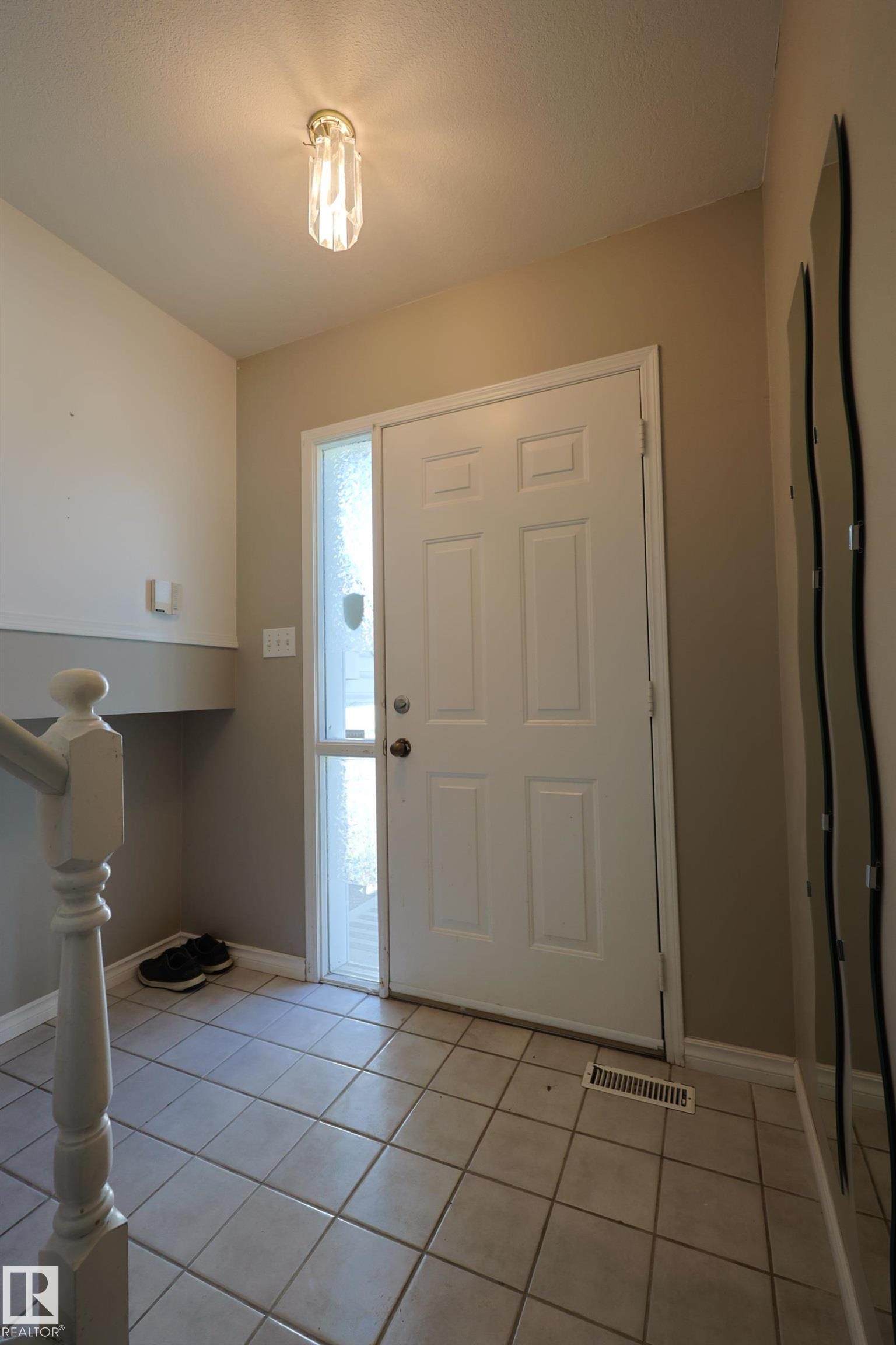 Photo 9 at 9447 156 Street NW, Sherwood, Edmonton