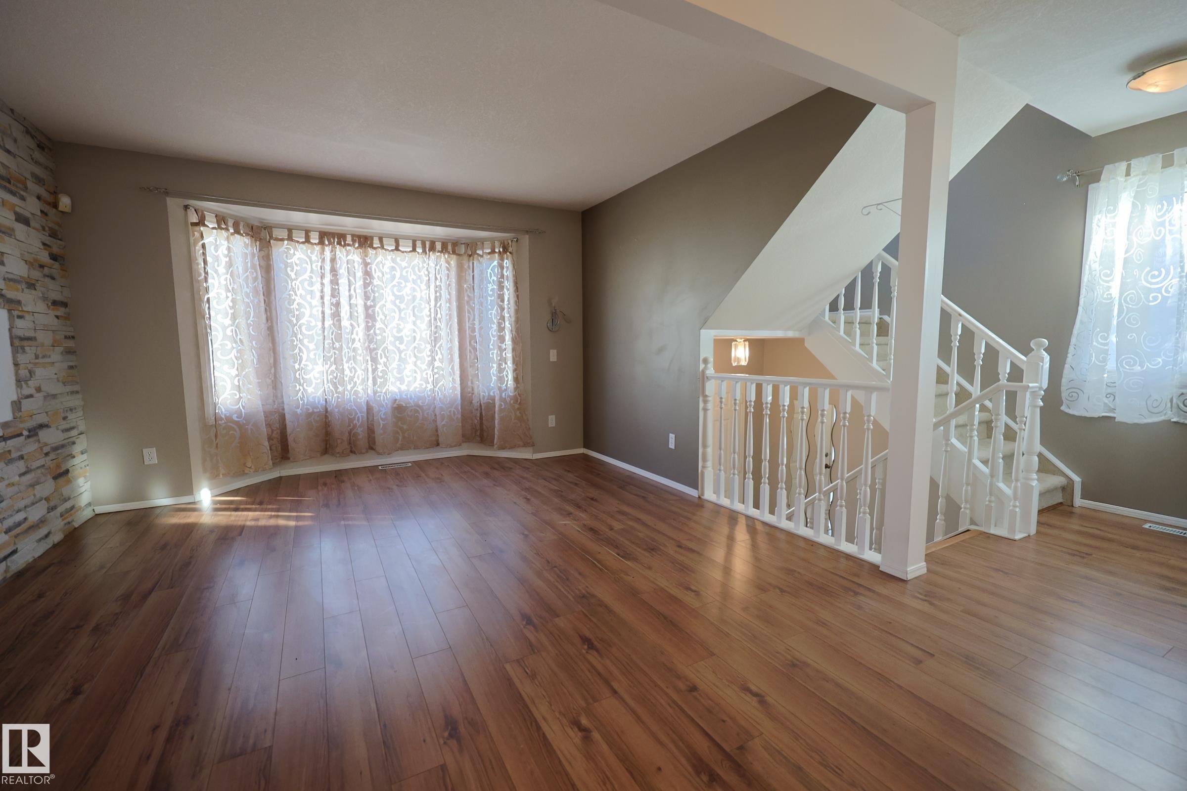 Photo 10 at 9447 156 Street NW, Sherwood, Edmonton