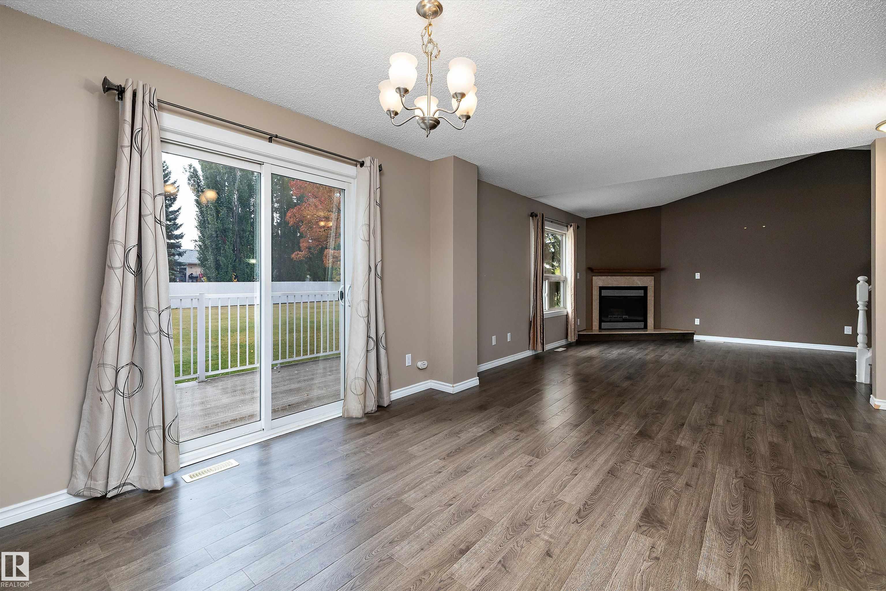Photo 15 at 1821 Mill Woods Road E NW, Daly Grove, Edmonton
