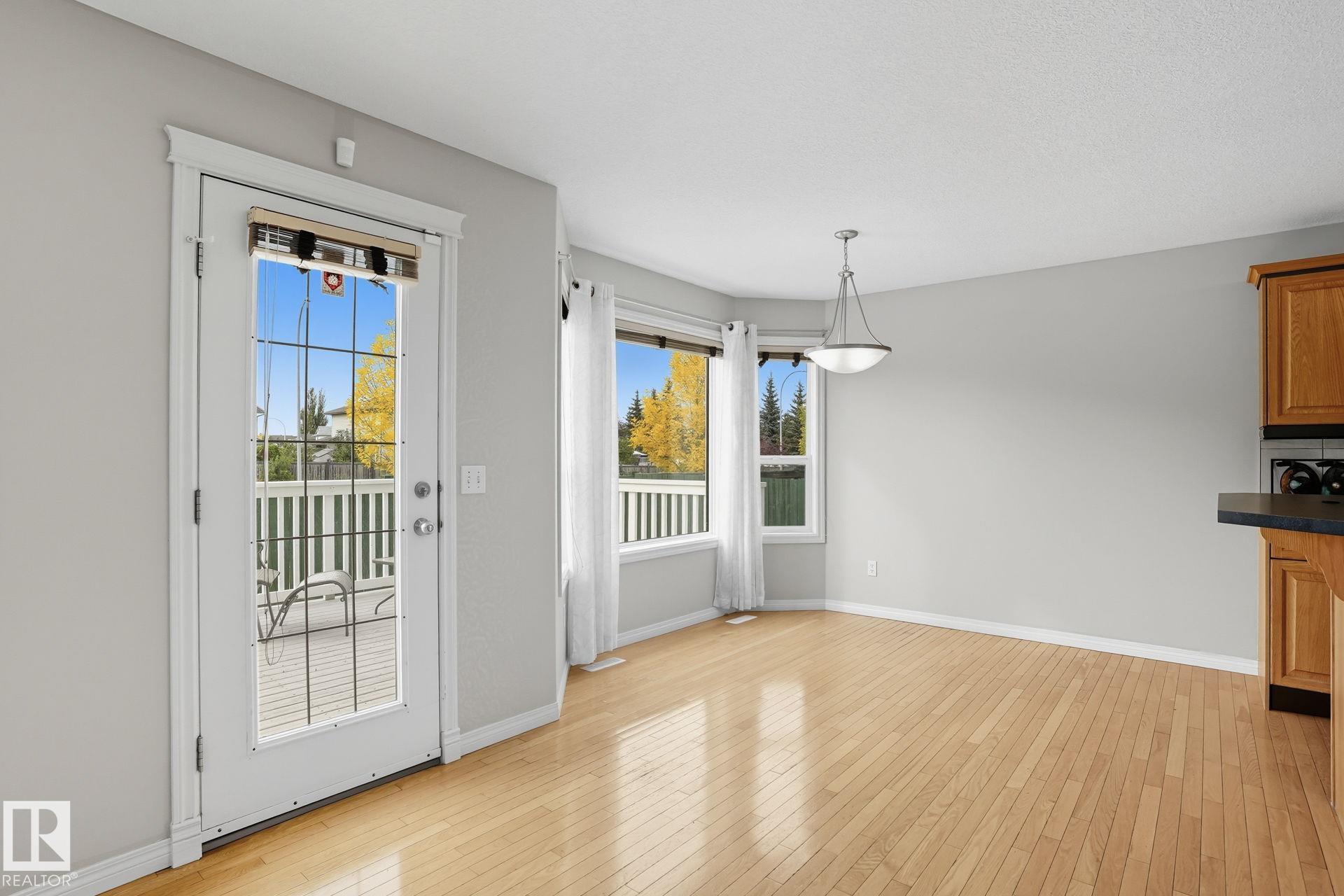 Photo 9 at 16104 81 Street NW, Mayliewan, Edmonton
