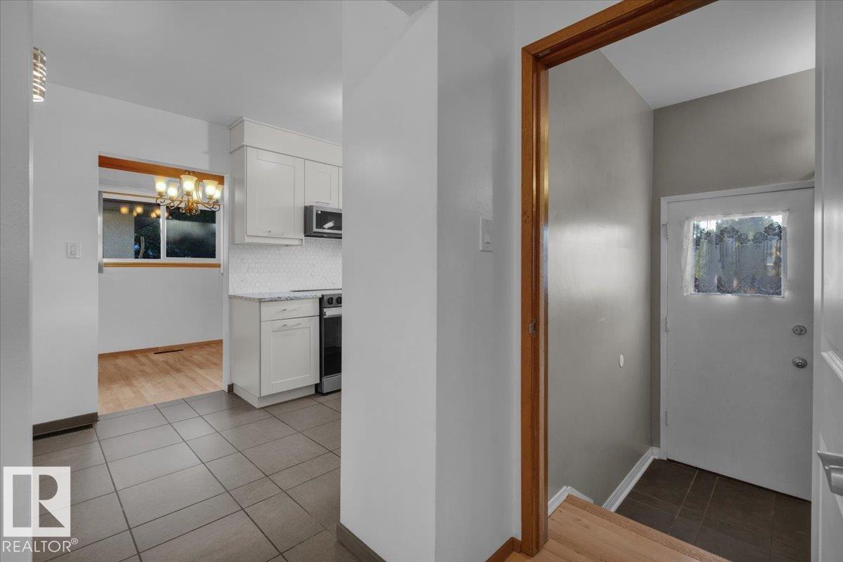 Photo 16 at 11739 39 Avenue NW, Greenfield, Edmonton