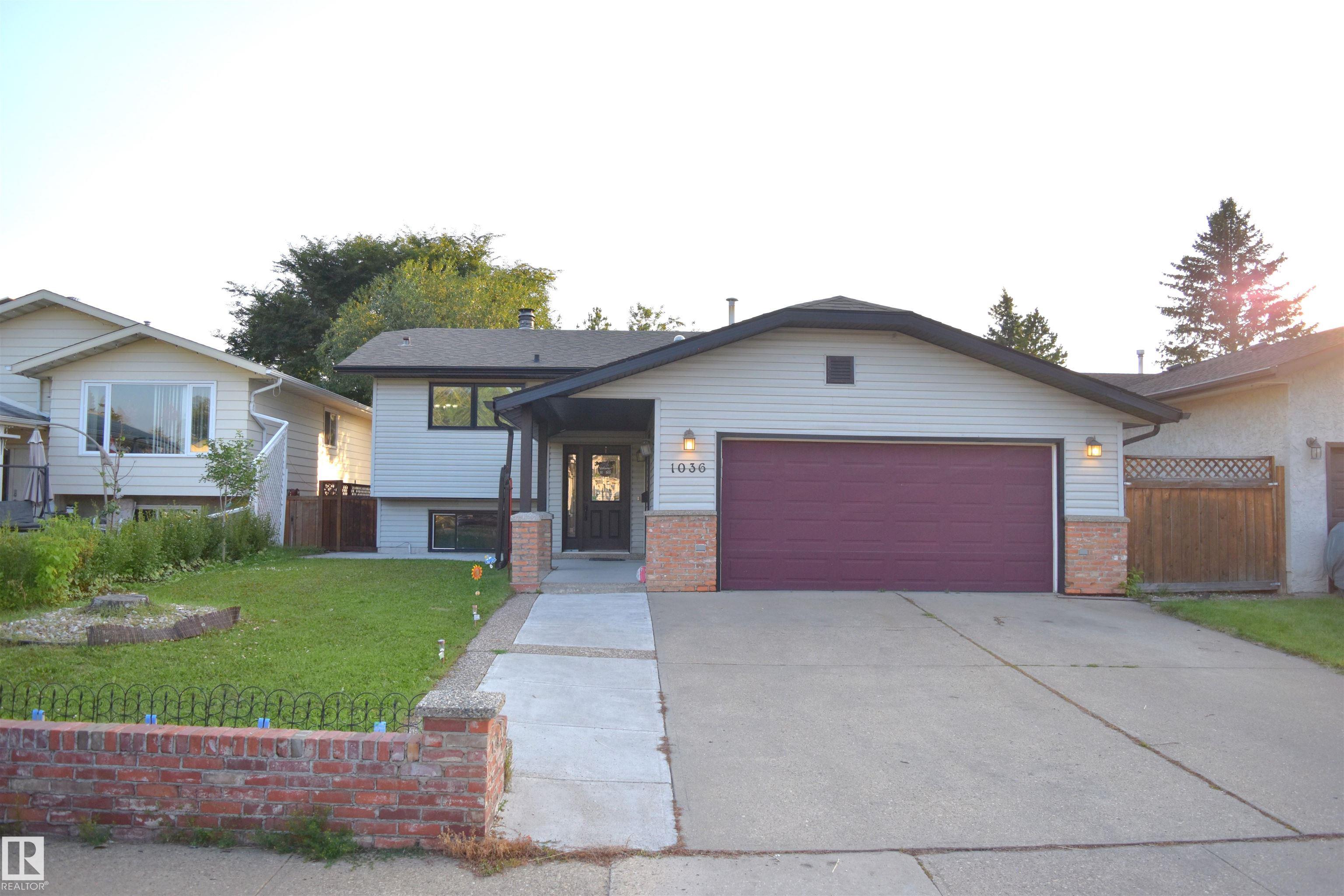 Photo 2 at 1036 38 Street NW, Crawford Plains, Edmonton