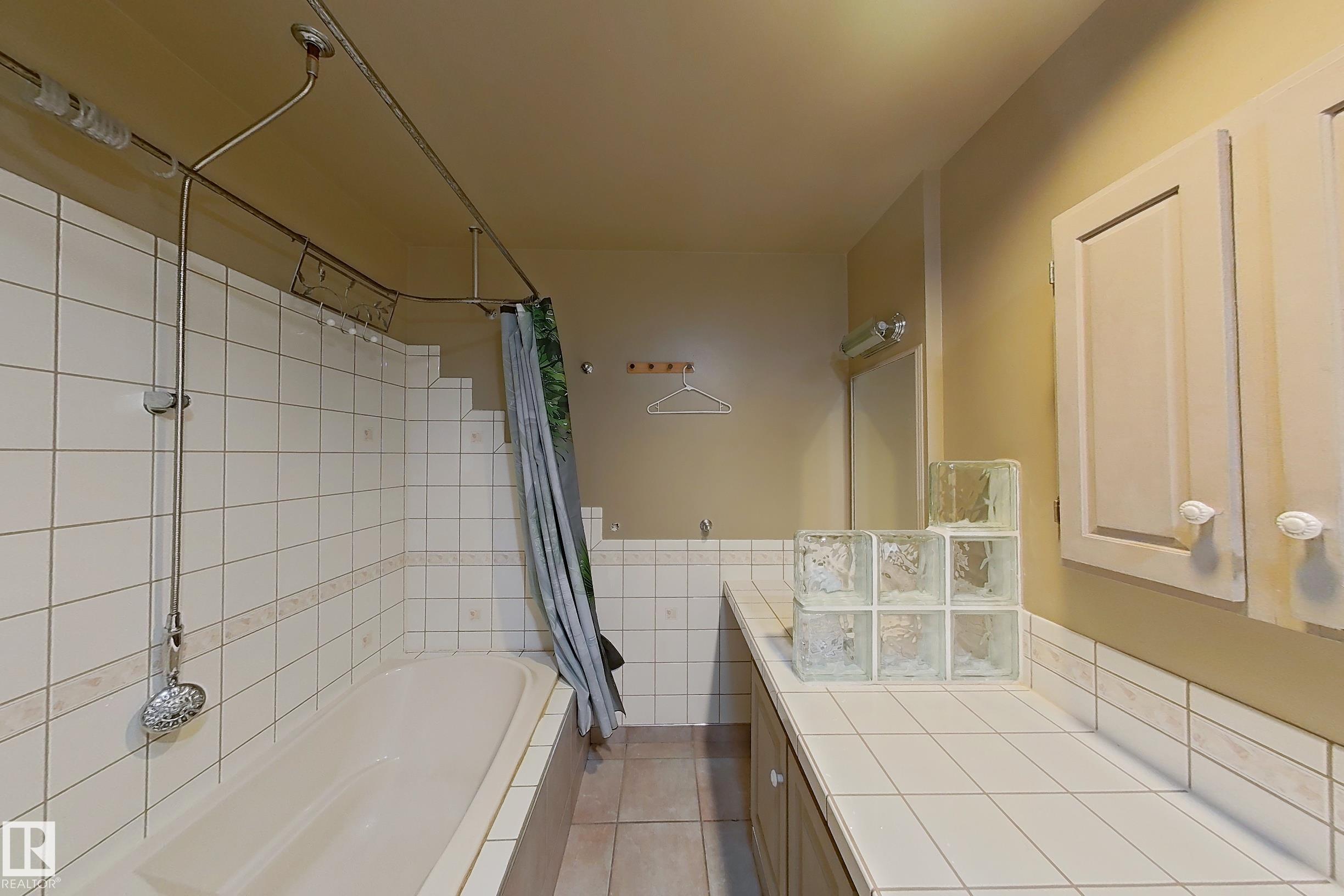 Photo 8 at 1036 38 Street NW, Crawford Plains, Edmonton