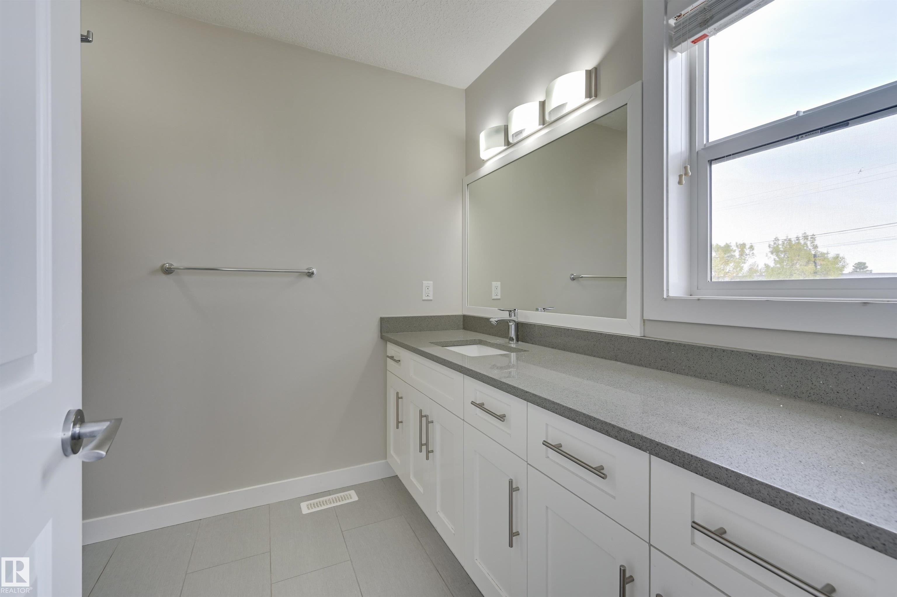 Photo 22 at 7404 81 Avenue NW, King Edward Park, Edmonton