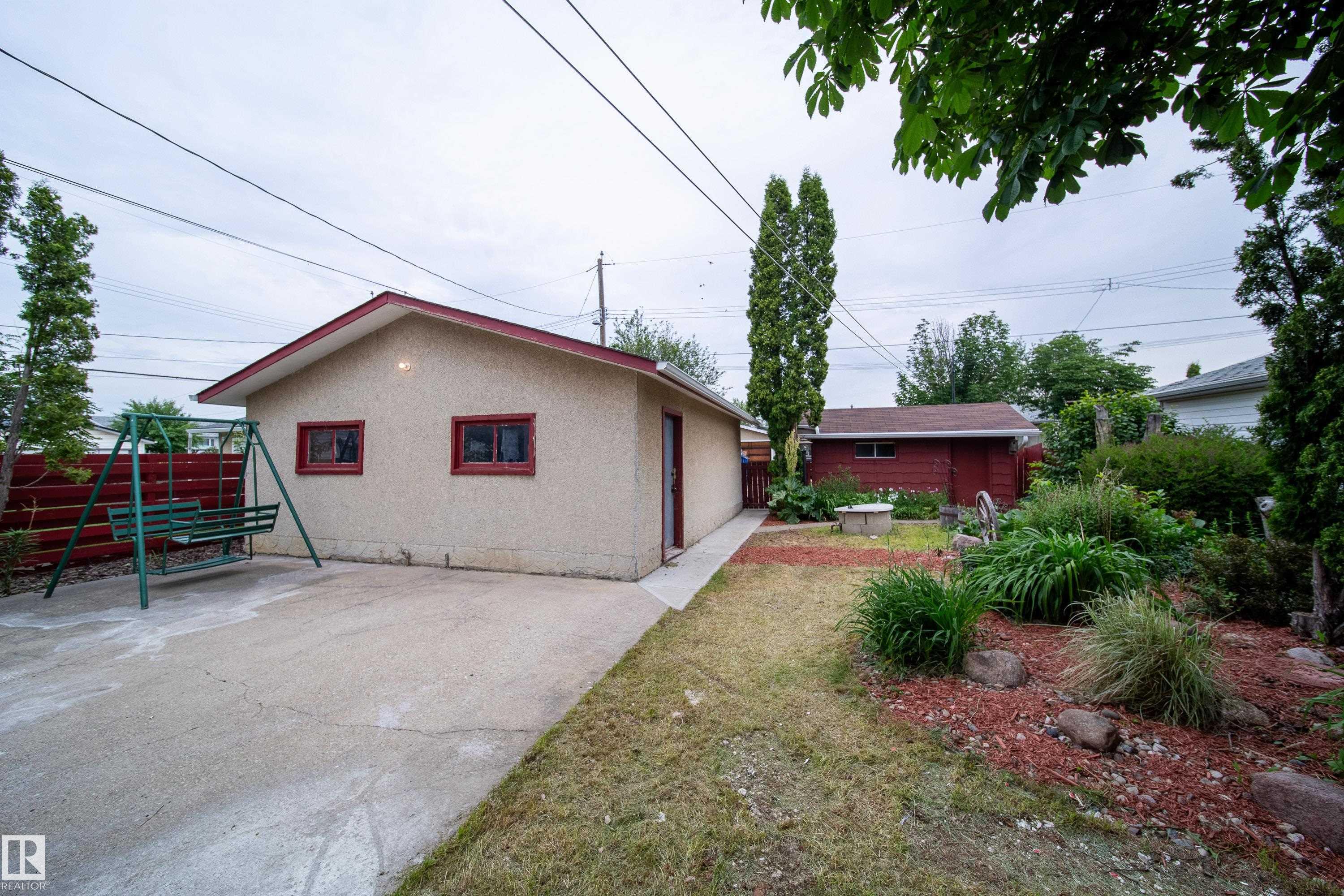 Photo 15 at 6708 132 Avenue NW, Delwood, Edmonton