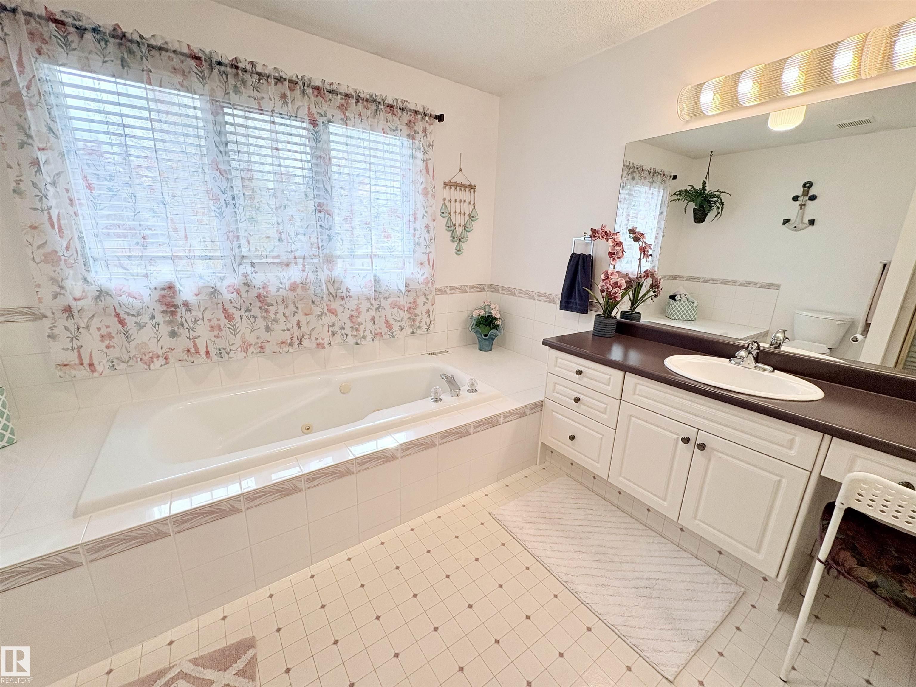 Photo 13 at 75 Woodside Crescent, Woodhaven, Spruce Grove