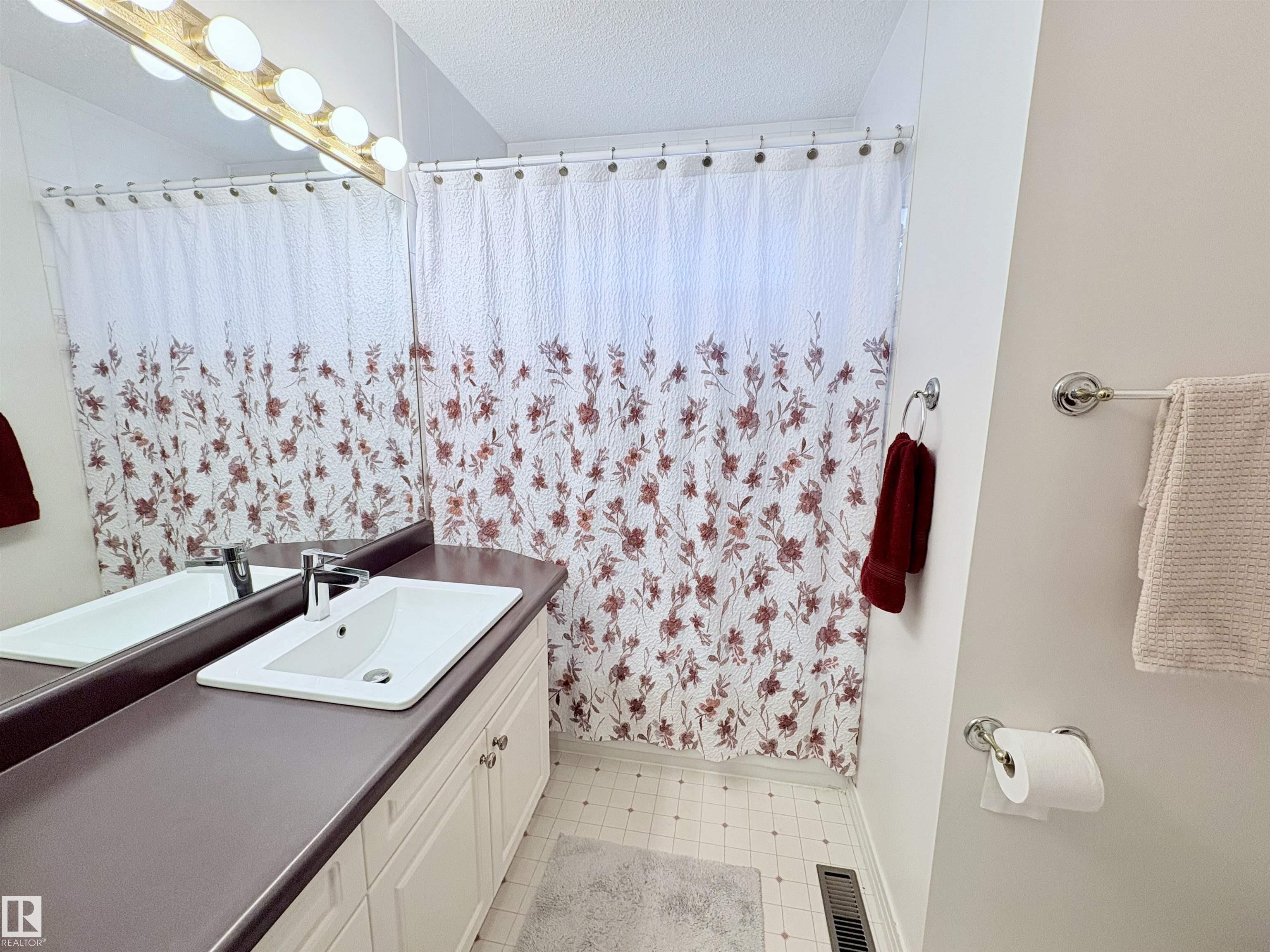 Photo 16 at 75 Woodside Crescent, Woodhaven, Spruce Grove