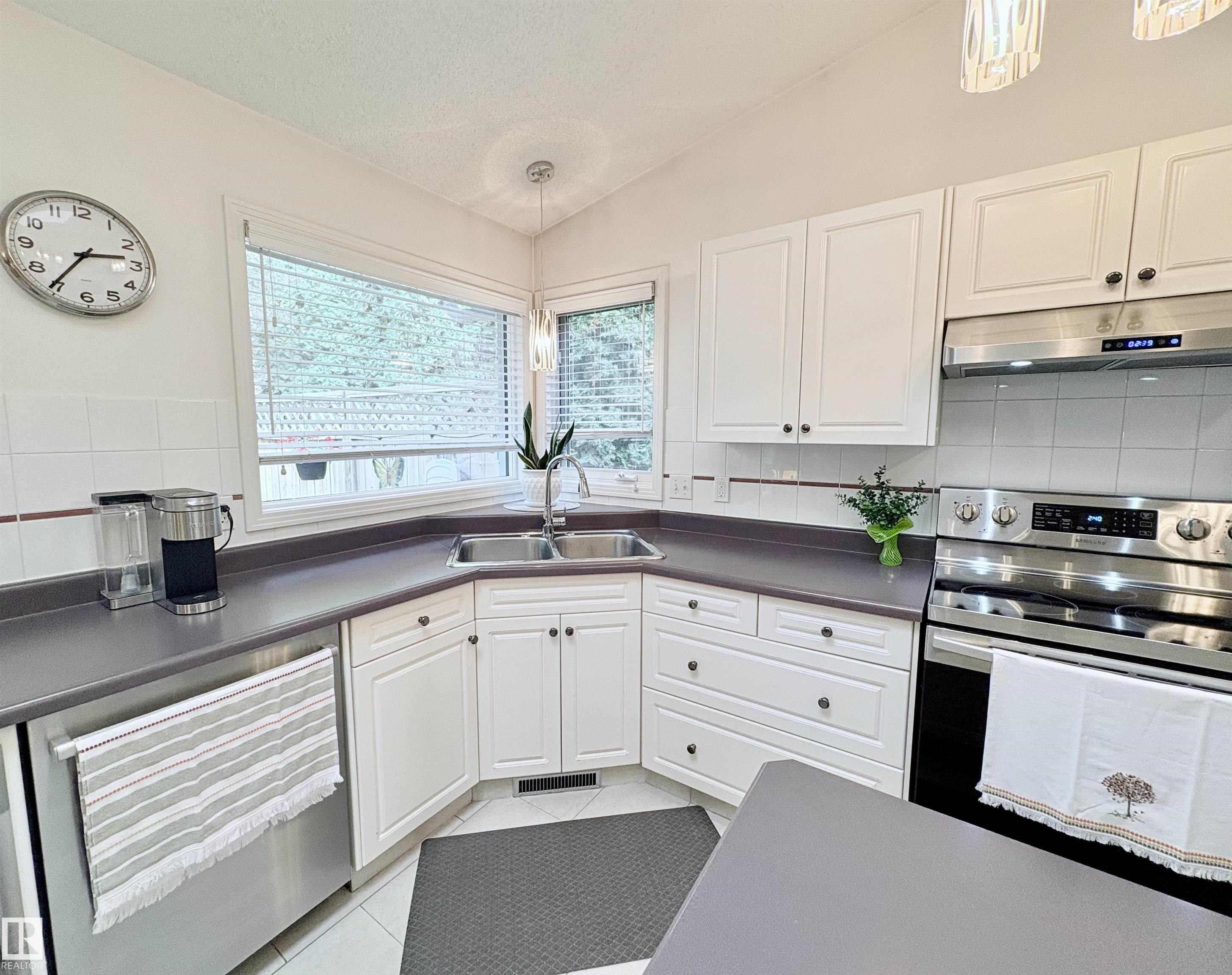 Photo 7 at 75 Woodside Crescent, Woodhaven, Spruce Grove