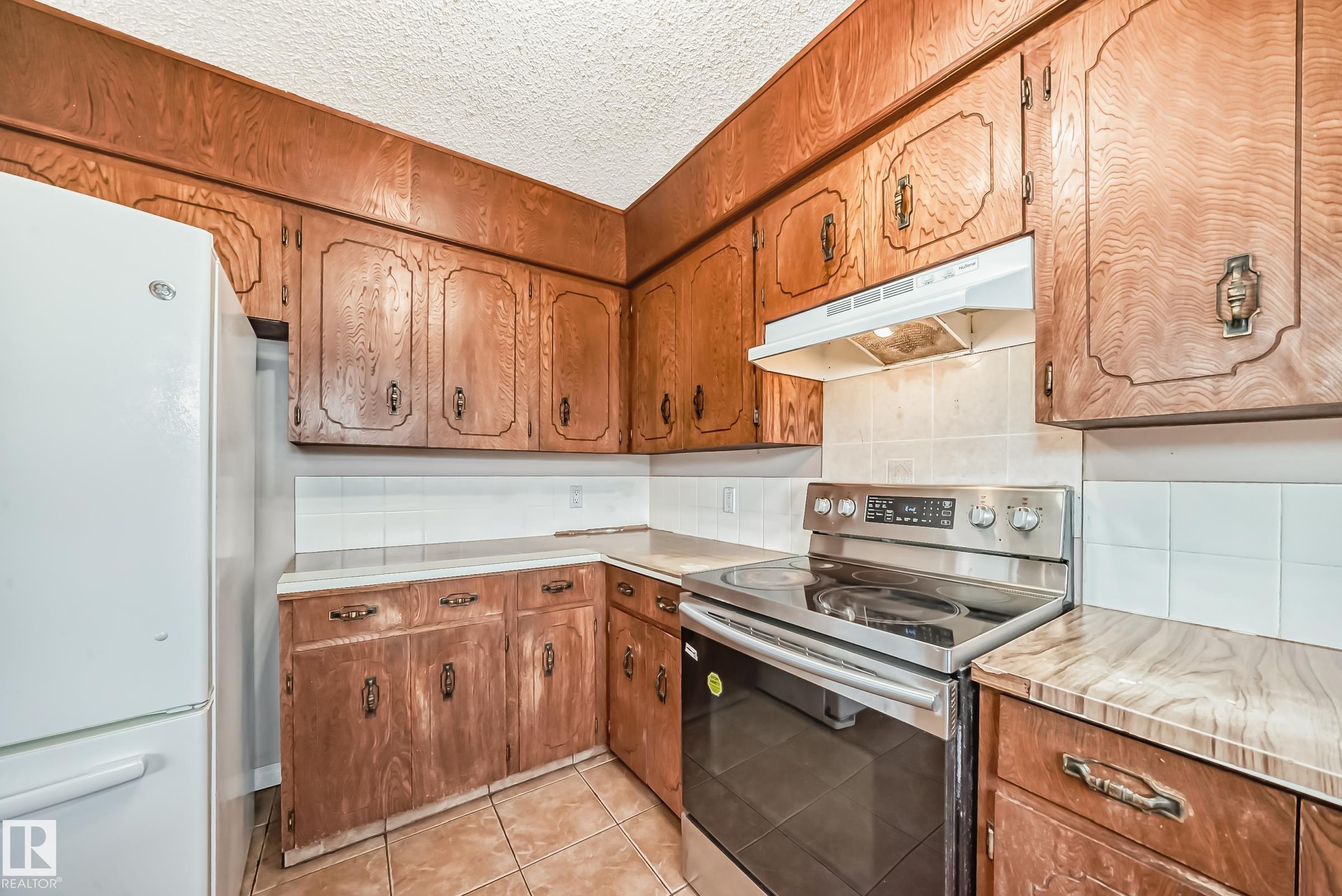 Photo 13 at 7026 11 Avenue NW, Menisa, Edmonton
