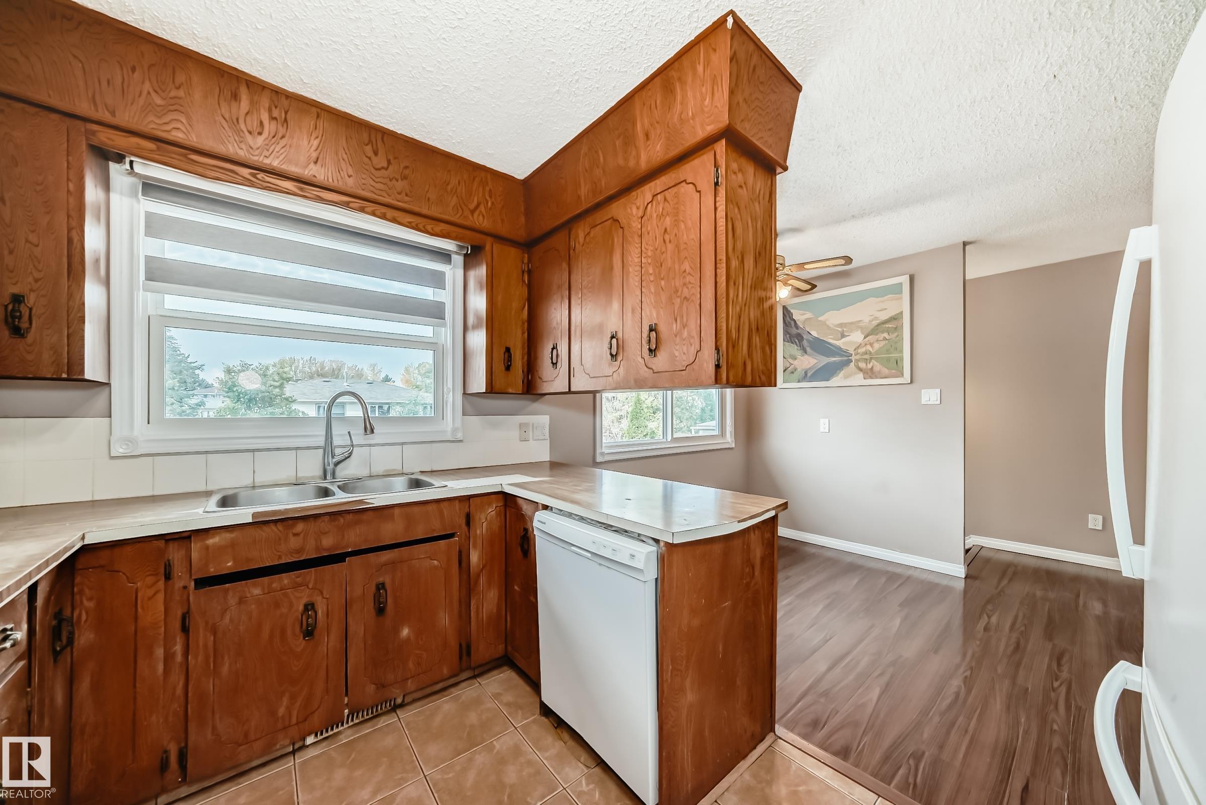 Photo 15 at 7026 11 Avenue NW, Menisa, Edmonton