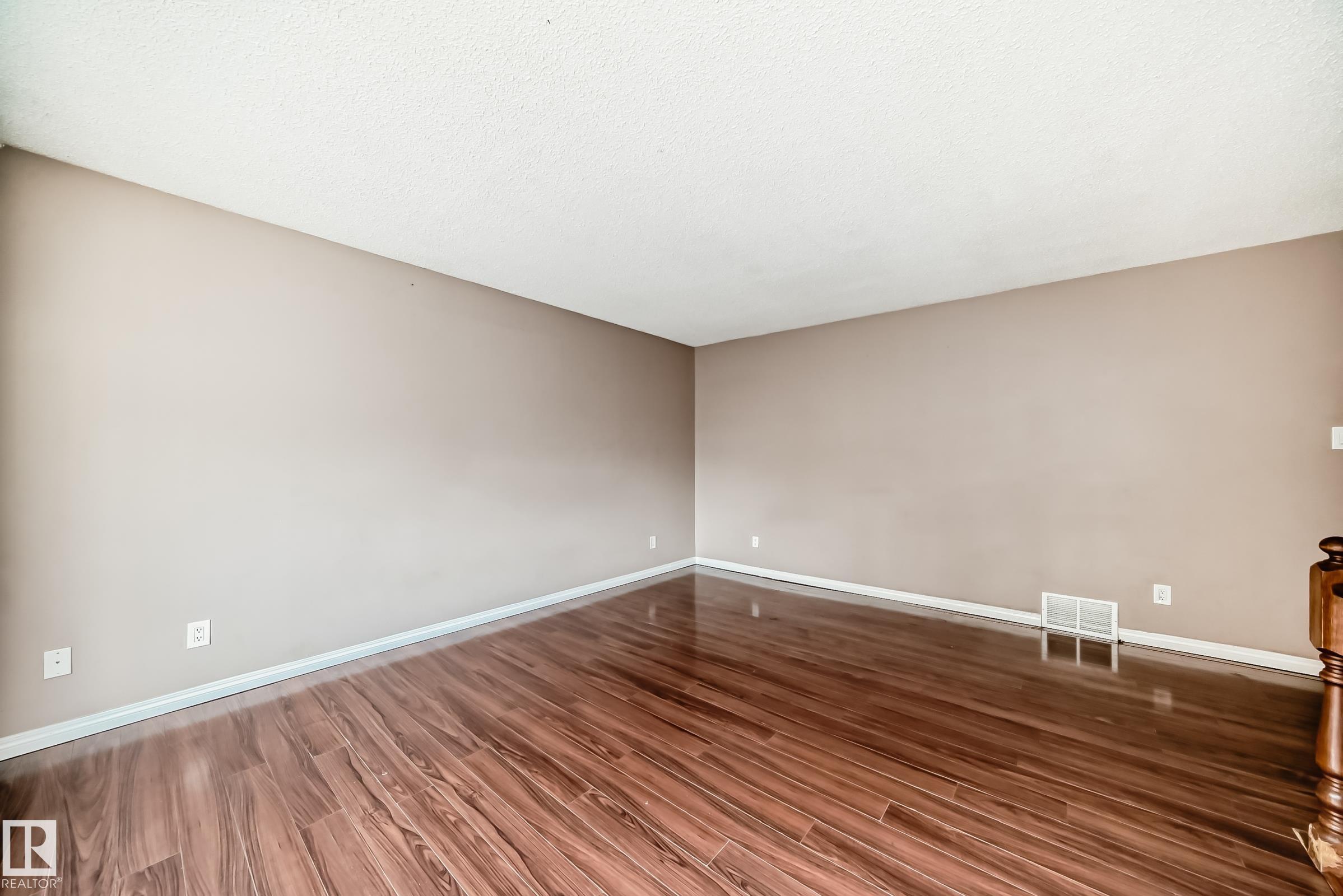 Photo 8 at 7026 11 Avenue NW, Menisa, Edmonton