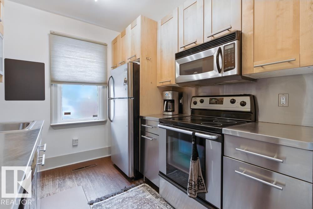 Photo 8 at 10428 76 Avenue NW, Queen Alexandra, Edmonton