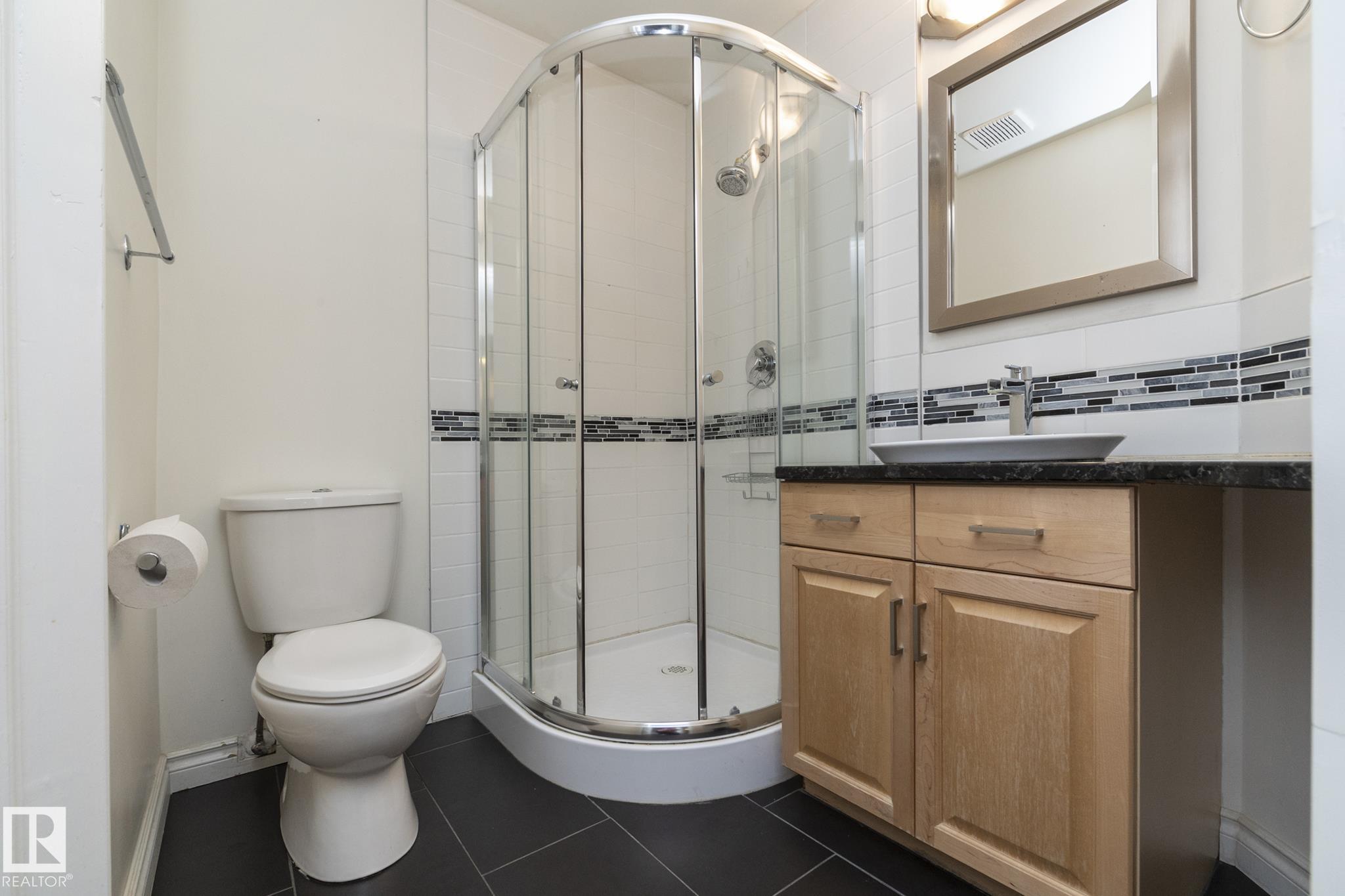 Photo 11 at 102 - 10855 Saskatchewan Drive NW, Garneau, Edmonton